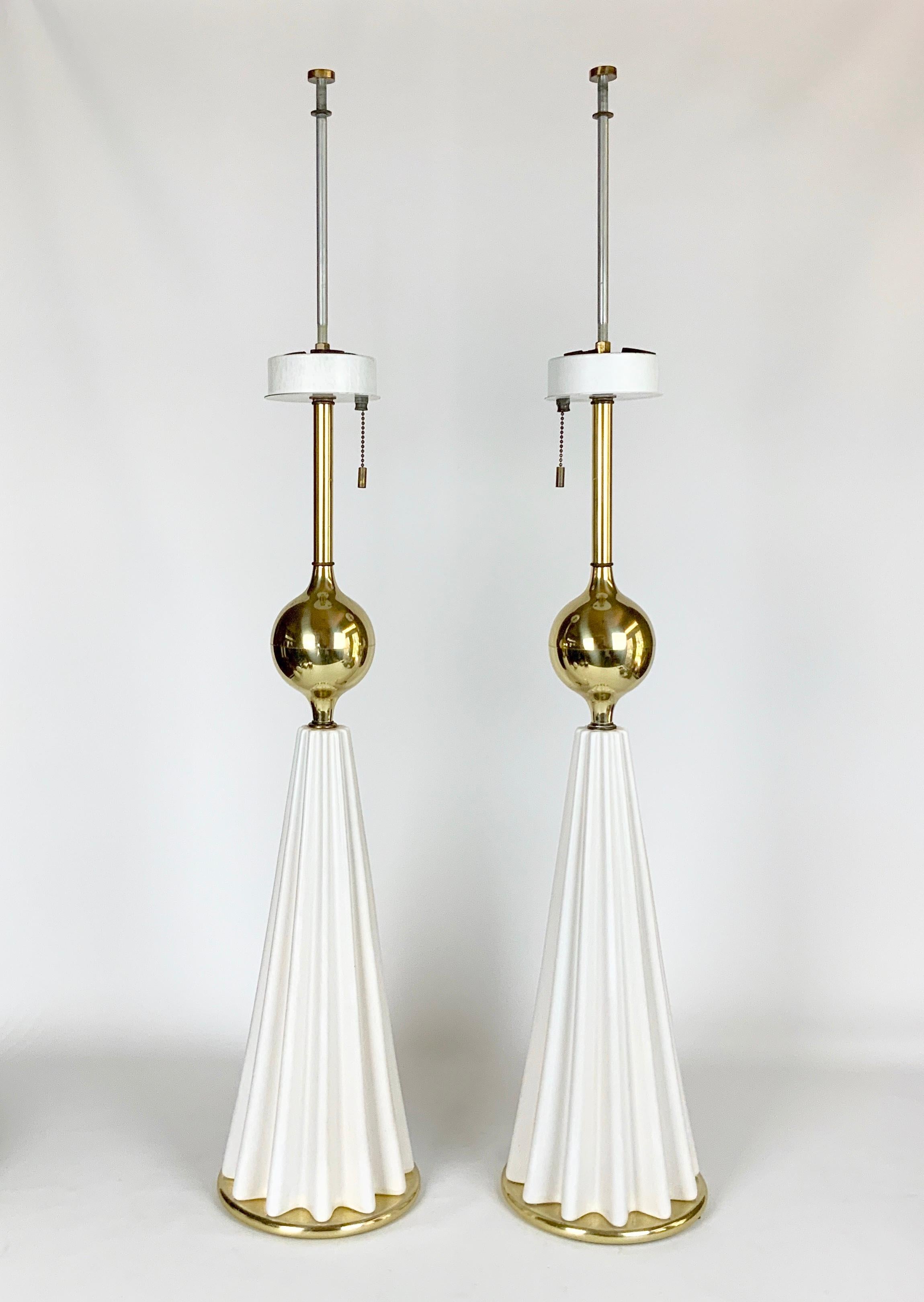 Pair of White Mid-Century Modern Gerald Thurston Table Lamps 3