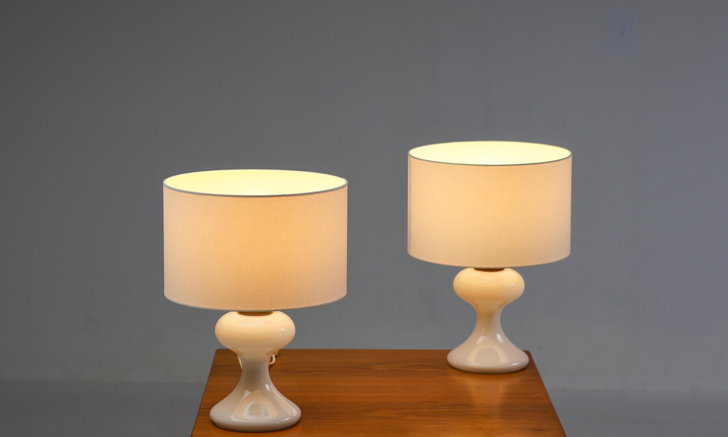 Paar weiße ML1-Tischlampen von Ingo Maurer für M-Design (20. Jahrhundert) im Angebot