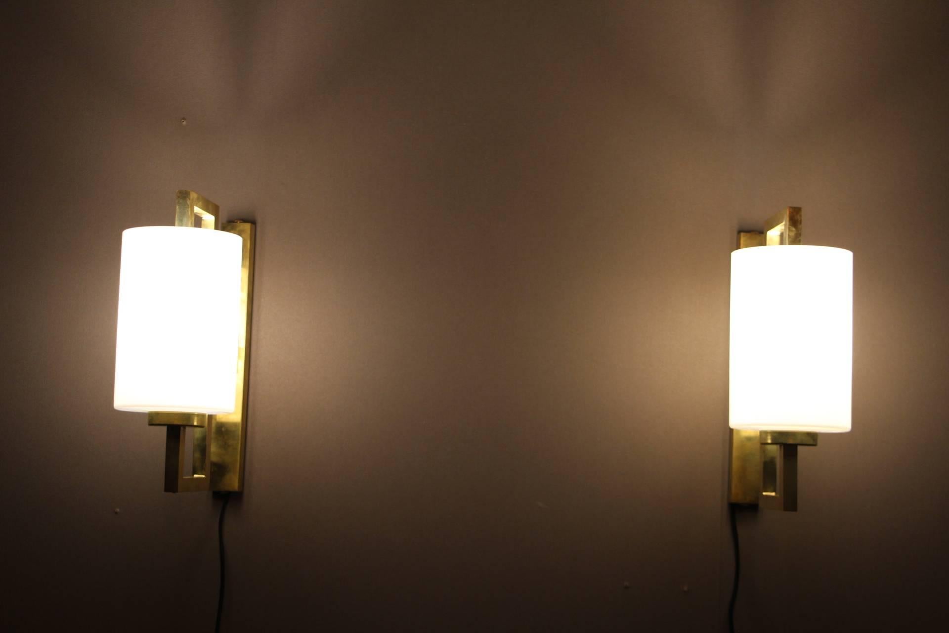 Mid-Century Modern Pair of White Murano Glass and Brass Sconces, Iridescent and Pearly Wall Lights