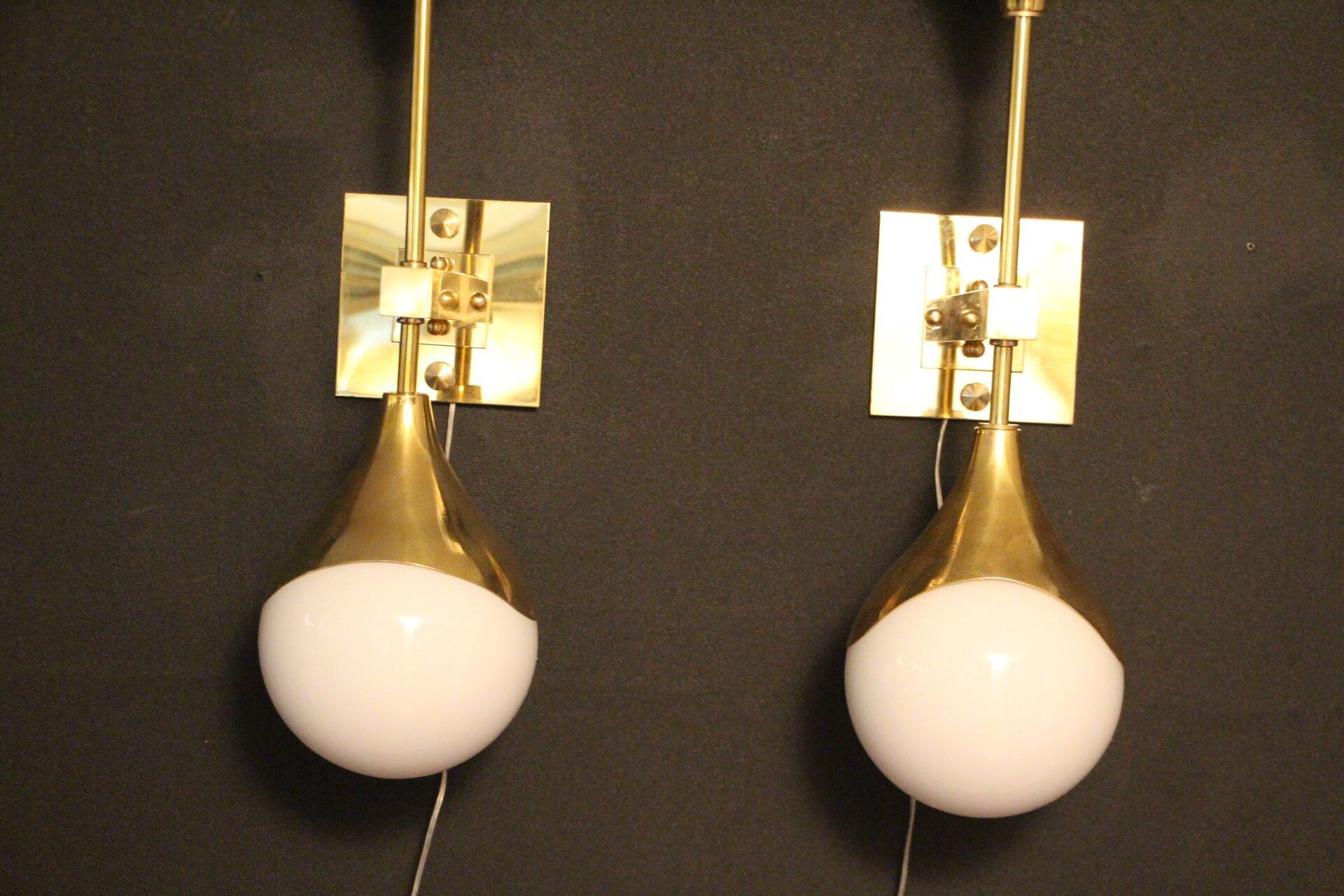 Pair of White Murano Glass and Brass Wall Sconces, Stilnovo Style Wall Lights For Sale 13