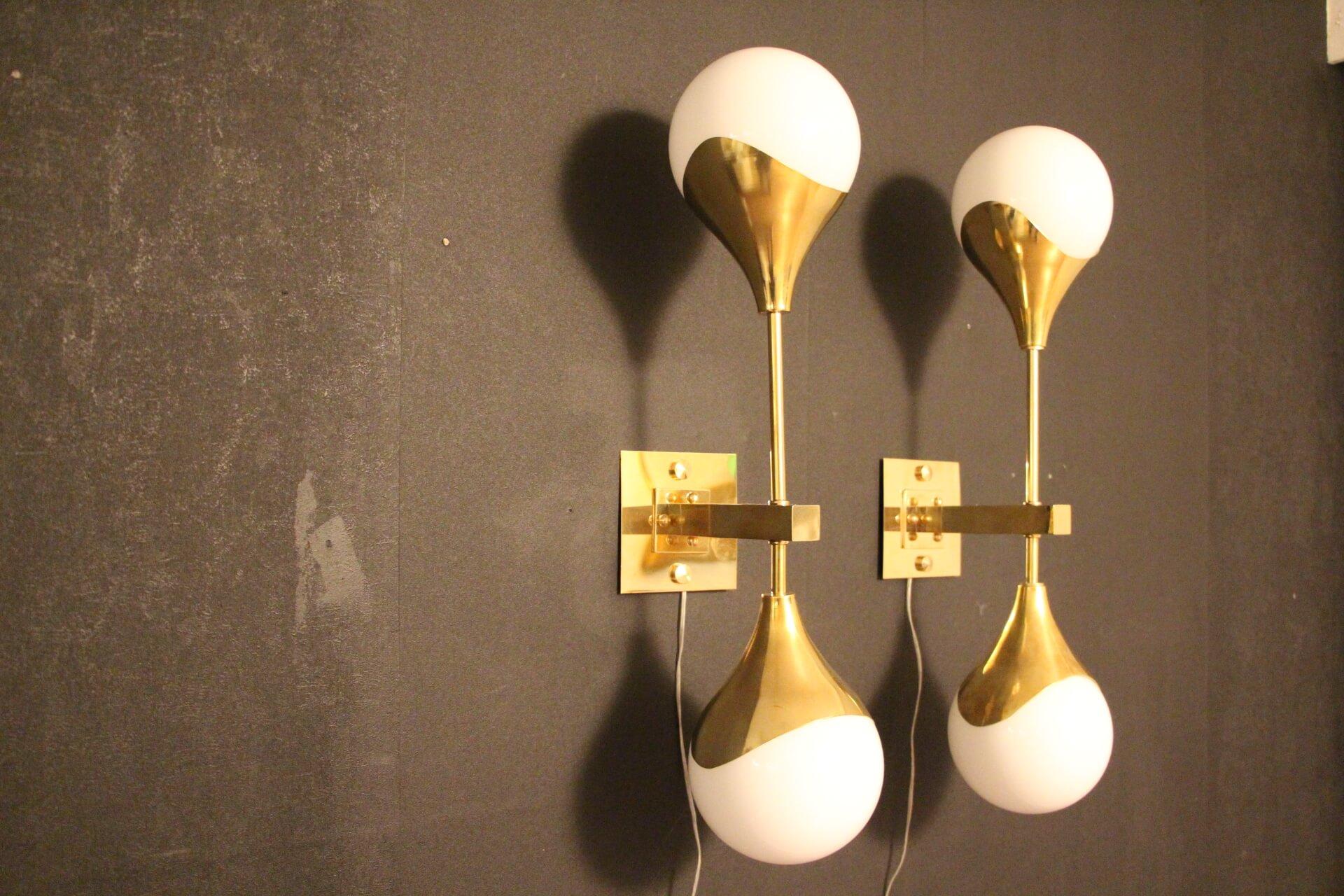 Italian Pair of White Murano Glass and Brass Wall Sconces, Stilnovo Style Wall Lights For Sale