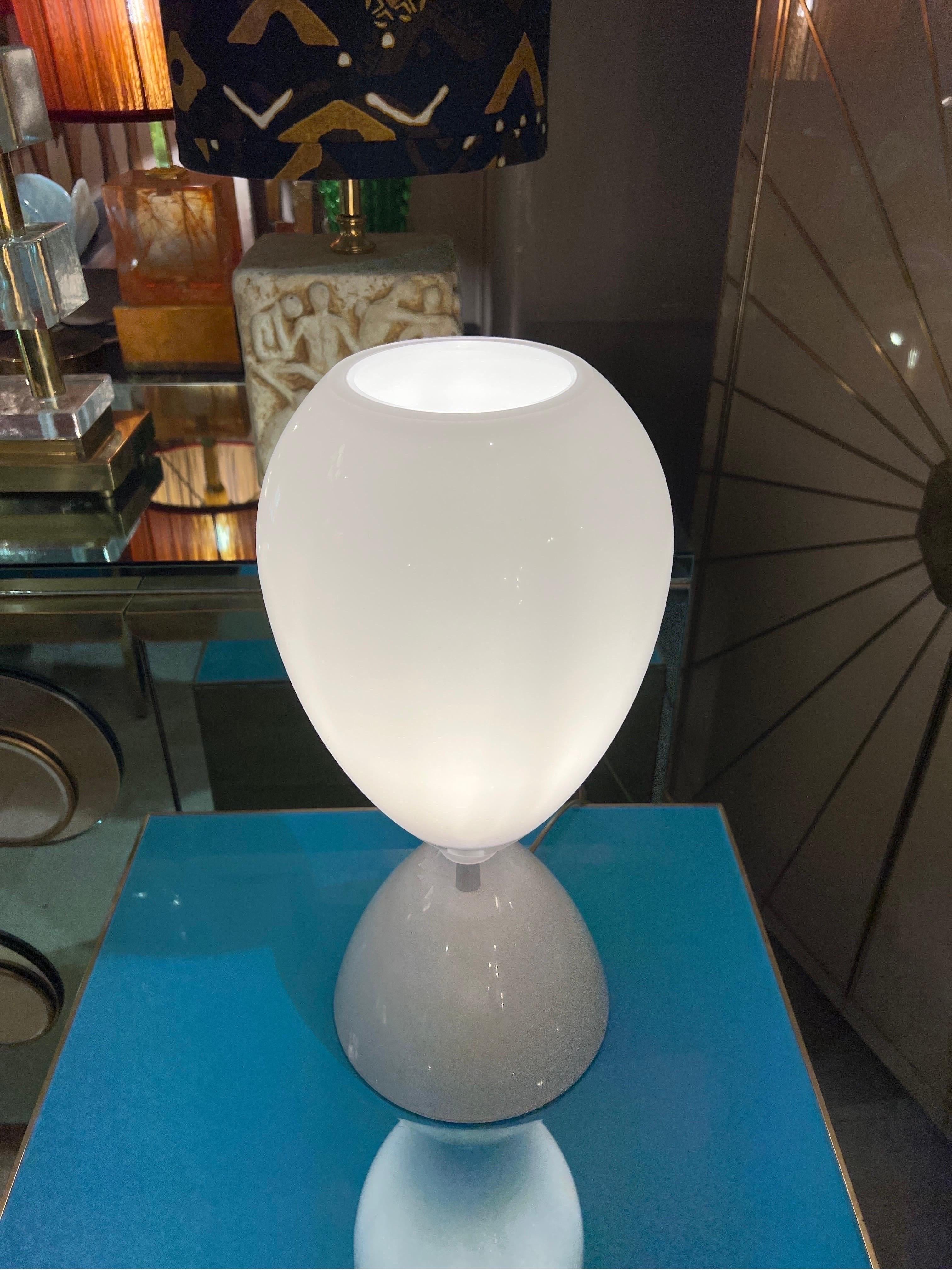 Paire de lampes de table sablier en verre de Murano blanc, années 1950 13