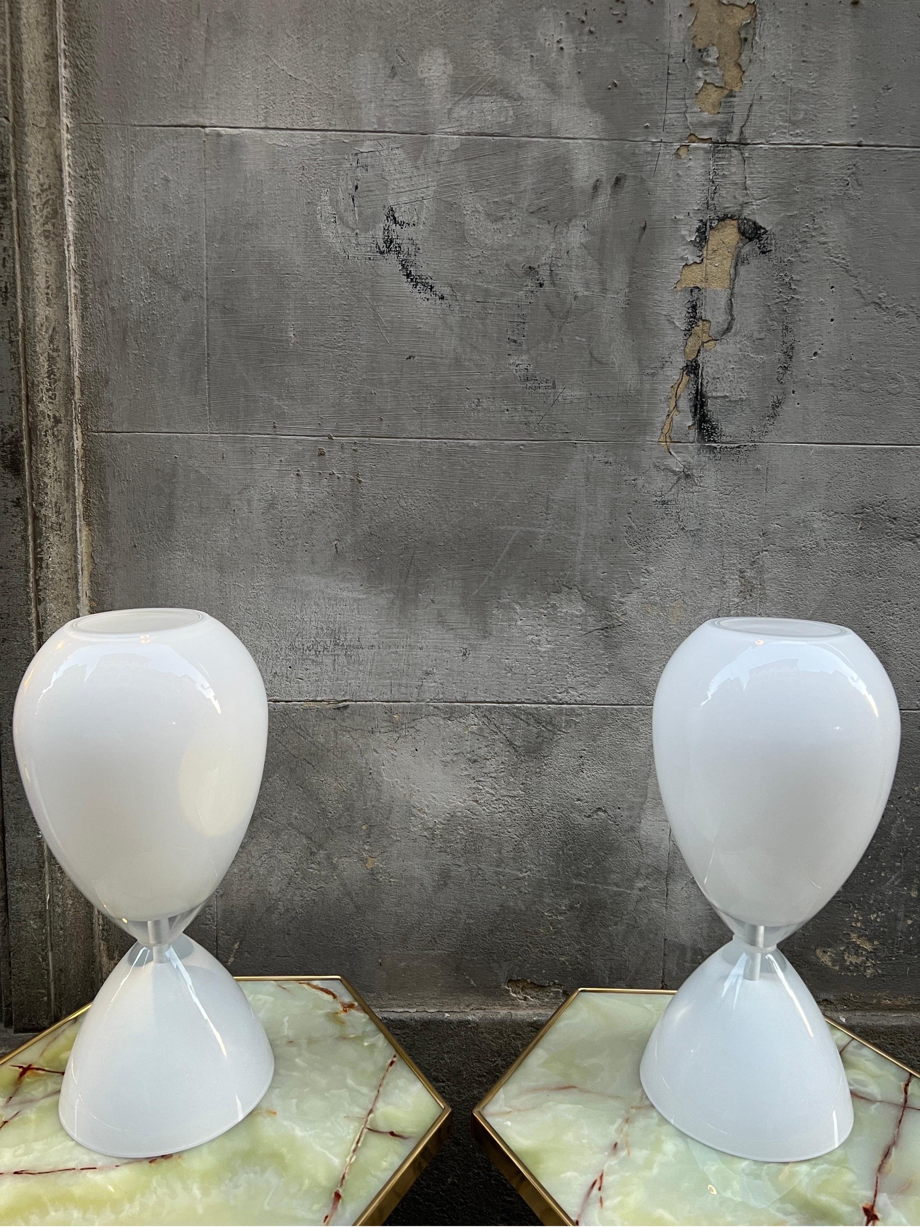 Pair of White Murano Glass Hourglass Table Lamps, 1950s In Excellent Condition In Florence, IT