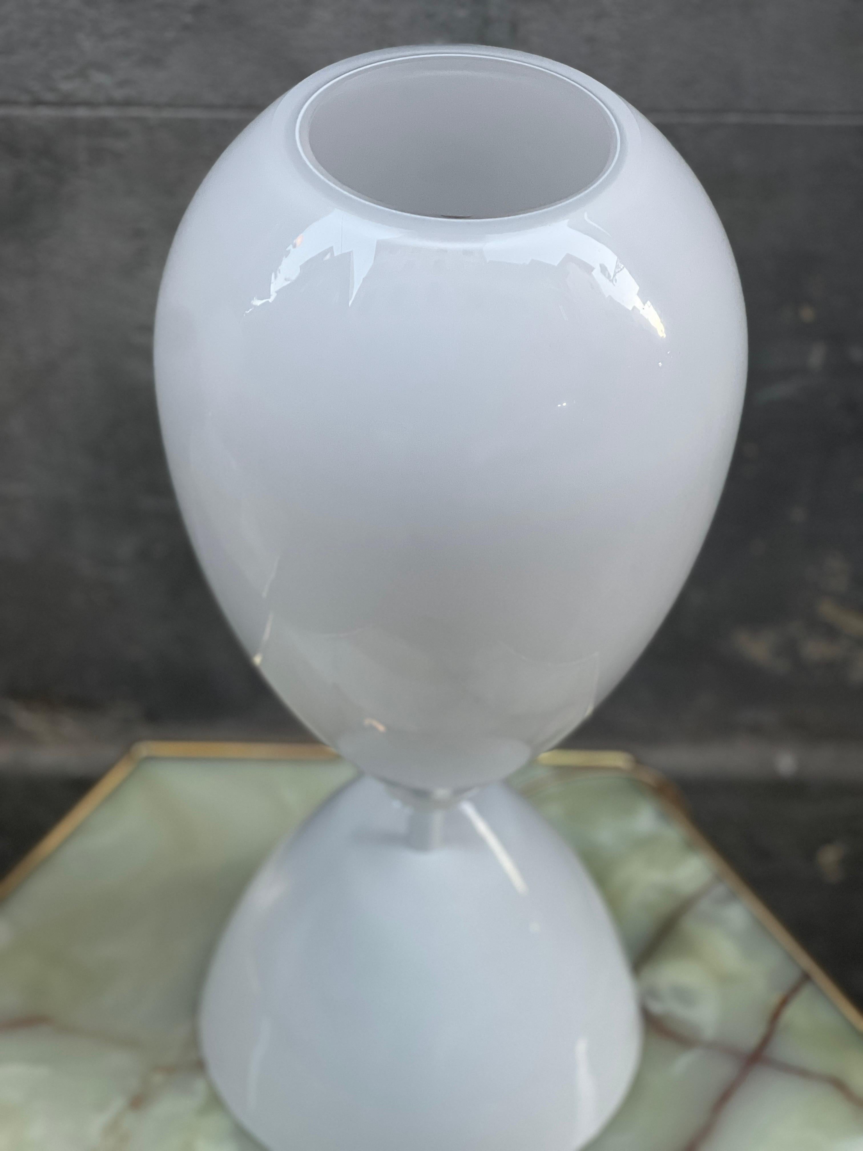 Paire de lampes de table sablier en verre de Murano blanc, années 1950 1