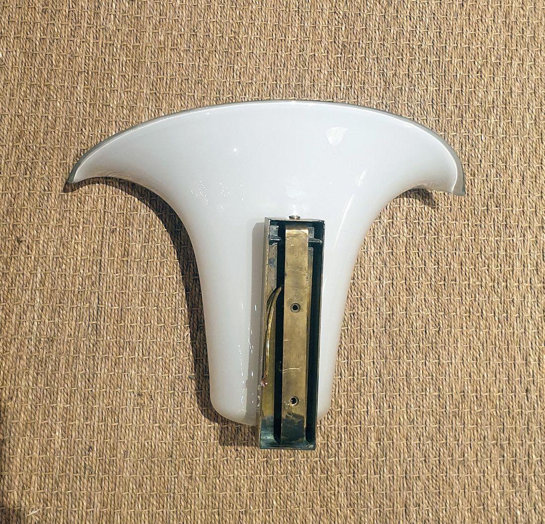 Ottone Coppia di appliques in vetro bianco di Murano in vendita