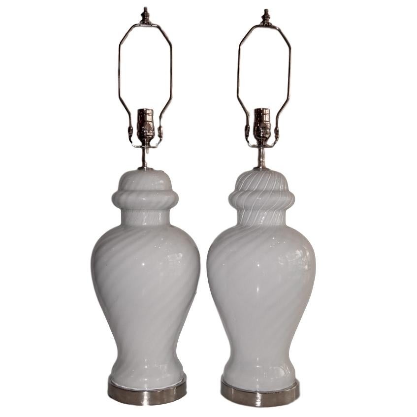 Pair of White Murano Lamps In Excellent Condition For Sale In New York, NY