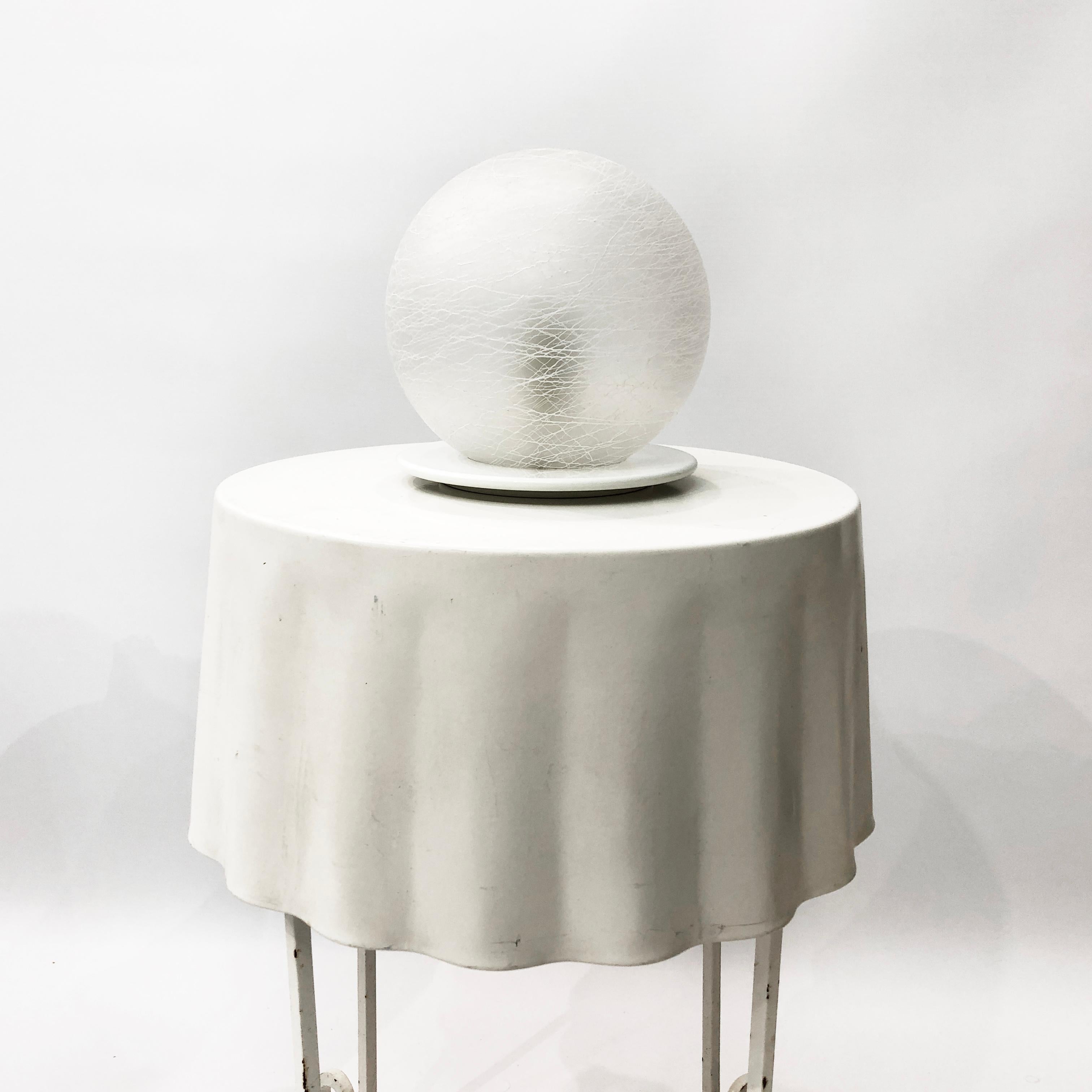 Pair Of White Murano Sphere Table Lamps 1970s Glass Lights Italian Vintage  In Good Condition For Sale In London, GB