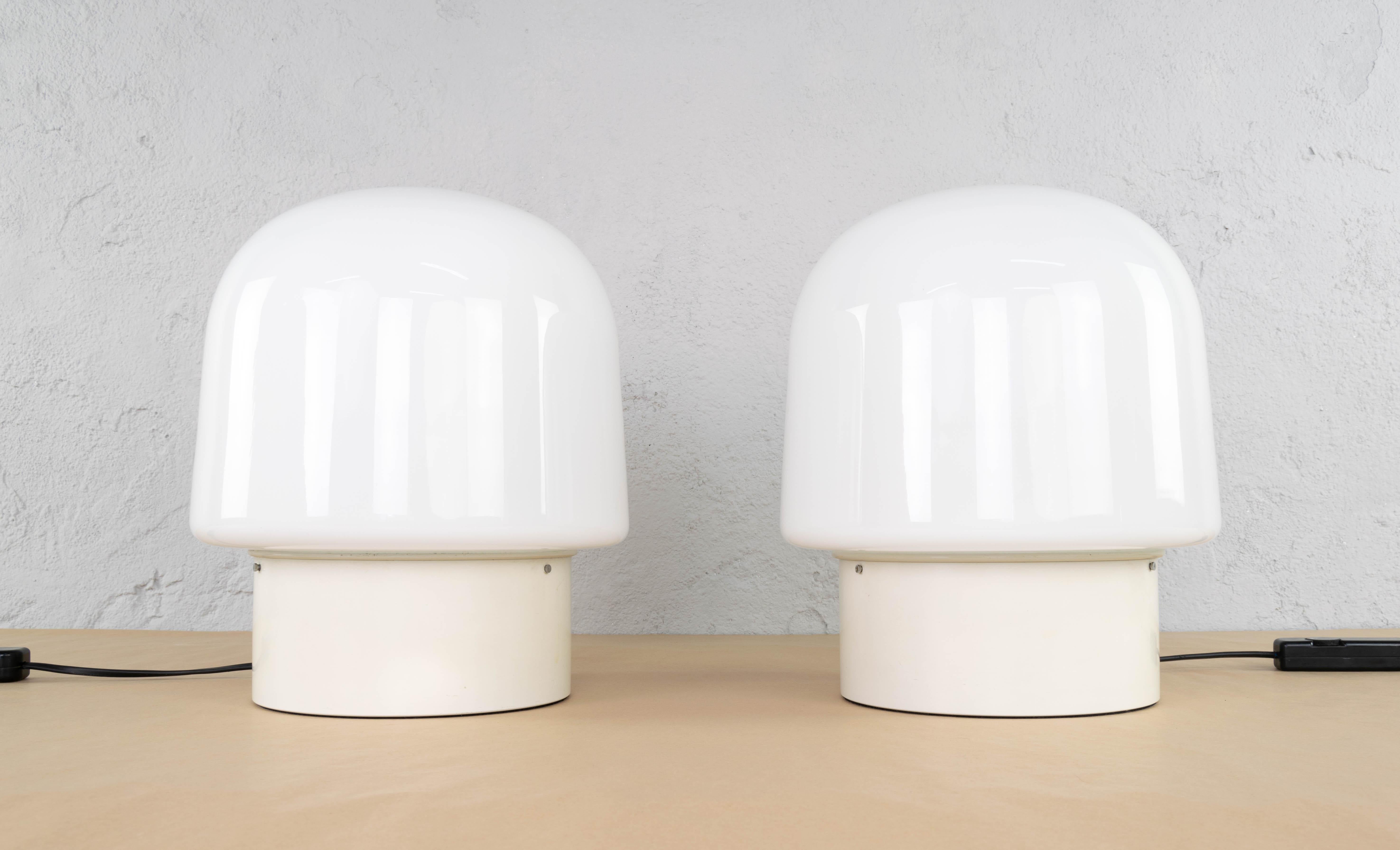 Pair of White mushroom Opaline Lamps Mid-Century Modern for Metalarte Spain 1970 In Good Condition In Escalona, Toledo