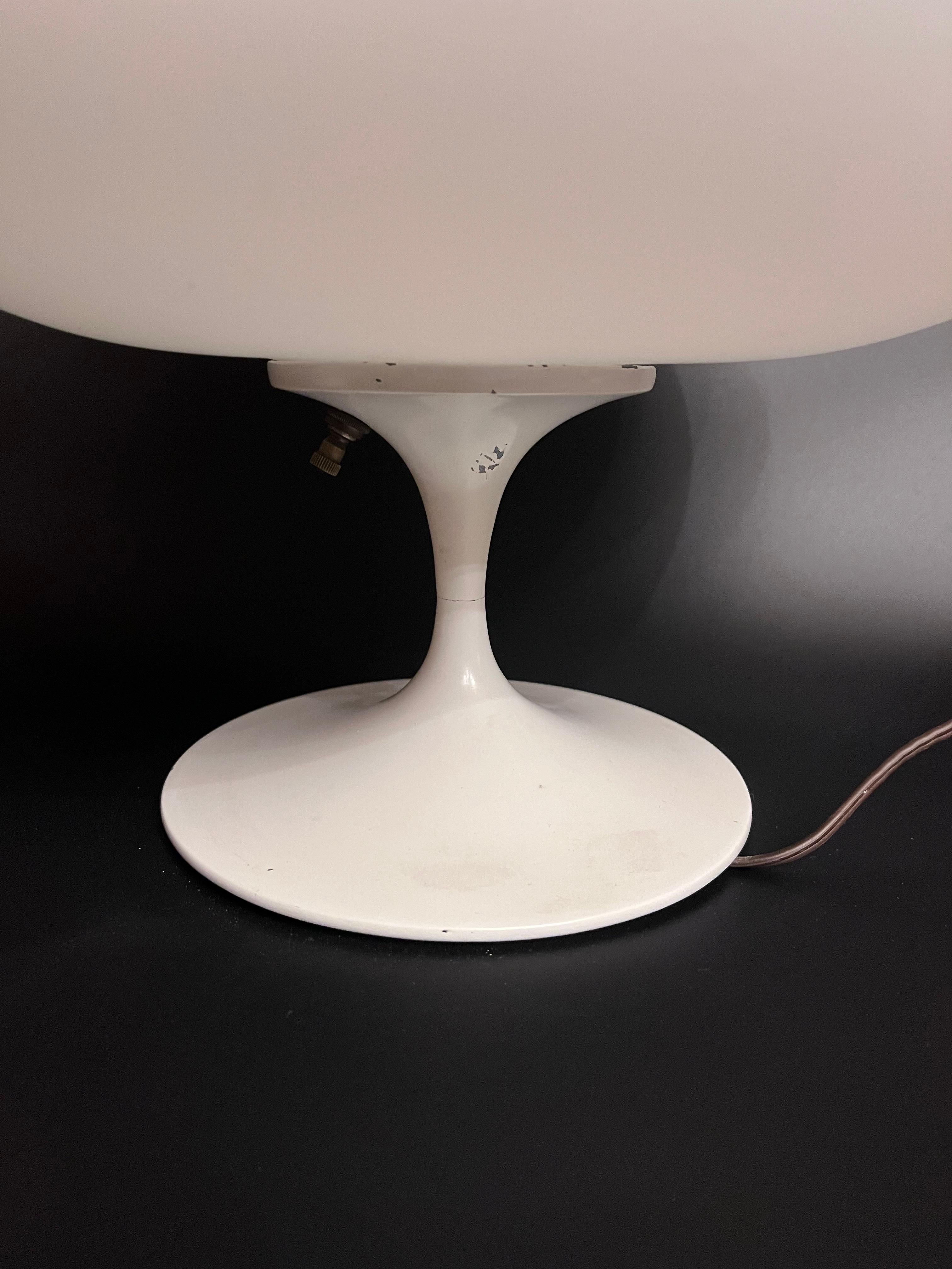 Paire de lampes de table champignon blanches de la Laurel Lamp Co. des années 1960 en vente 4