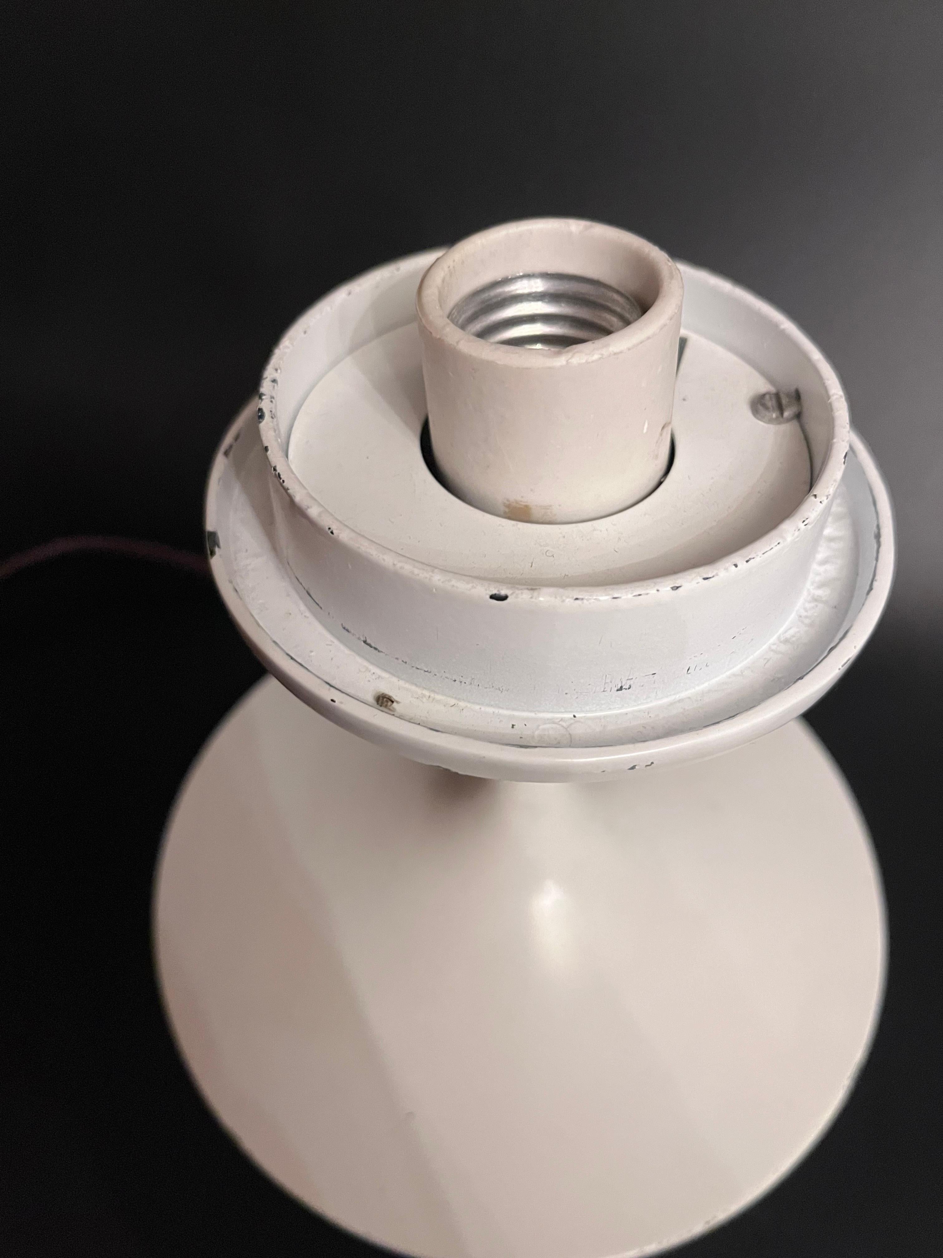 Paire de lampes de table champignon blanches de la Laurel Lamp Co. des années 1960 Bon état - En vente à Red Lion, PA