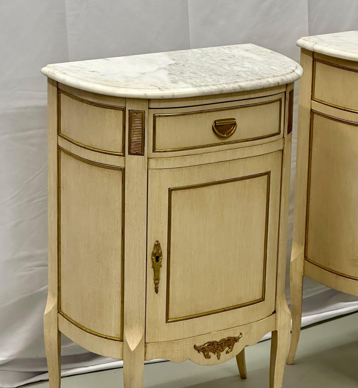 20th Century Pair of White Nightstand or End Tables / Side Tables, Demi Lune, Louis XV Style For Sale