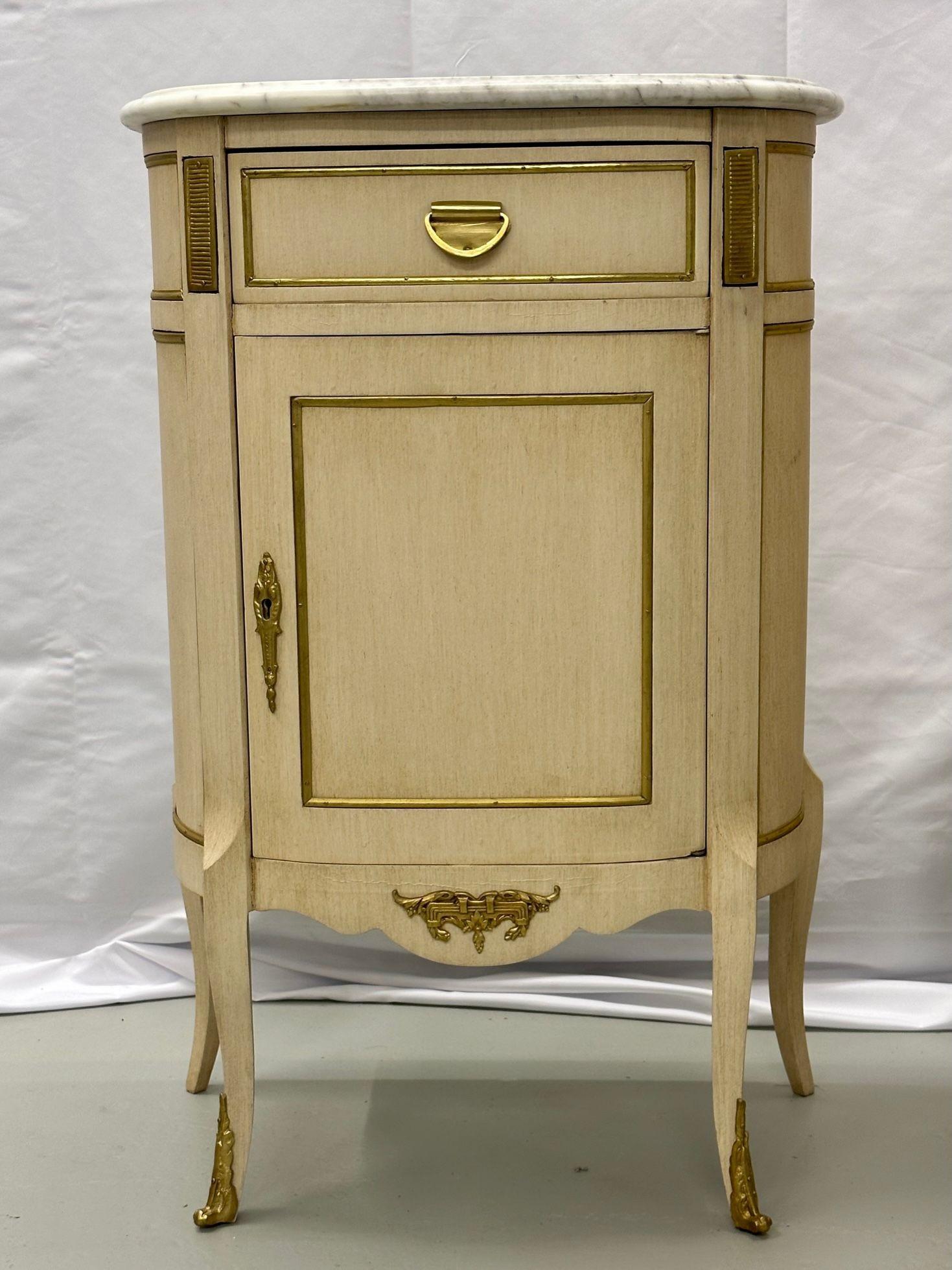 Pair of White Nightstand or End Tables / Side Tables, Demi Lune, Louis XV Style For Sale 1