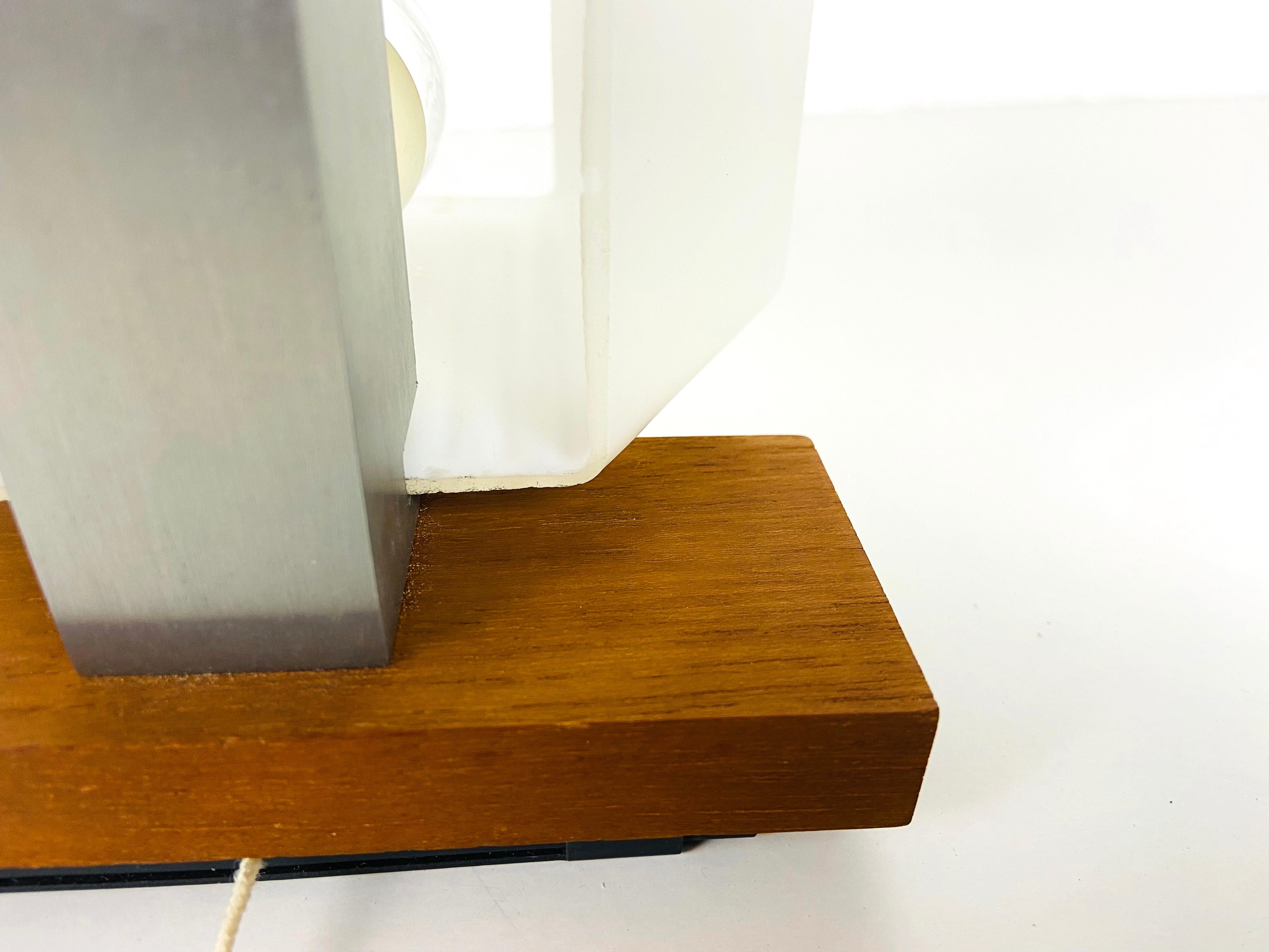 Pareja de lámparas de pared de cristal opal blanco y teca, años 70, Alemania en venta 3