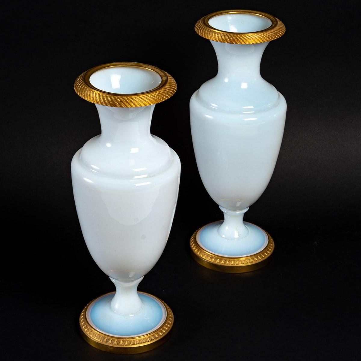 Pair of White Opaline and Gilt Bronze Vases, 19th Century In Good Condition In Saint-Ouen, FR