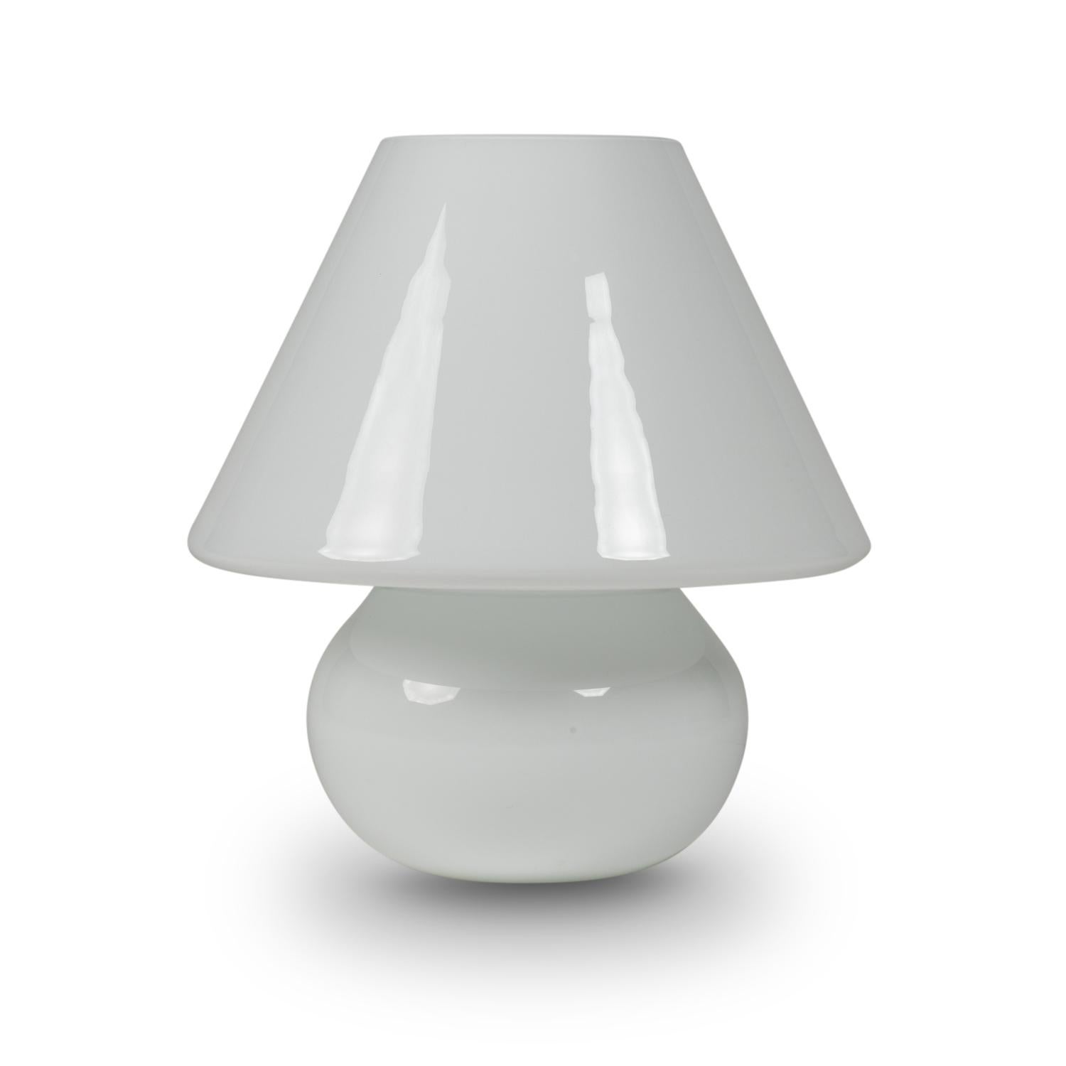 Coppia di lampade opaline bianche, anni '90 In condizioni ottime in vendita a Saint-Ouen, FR