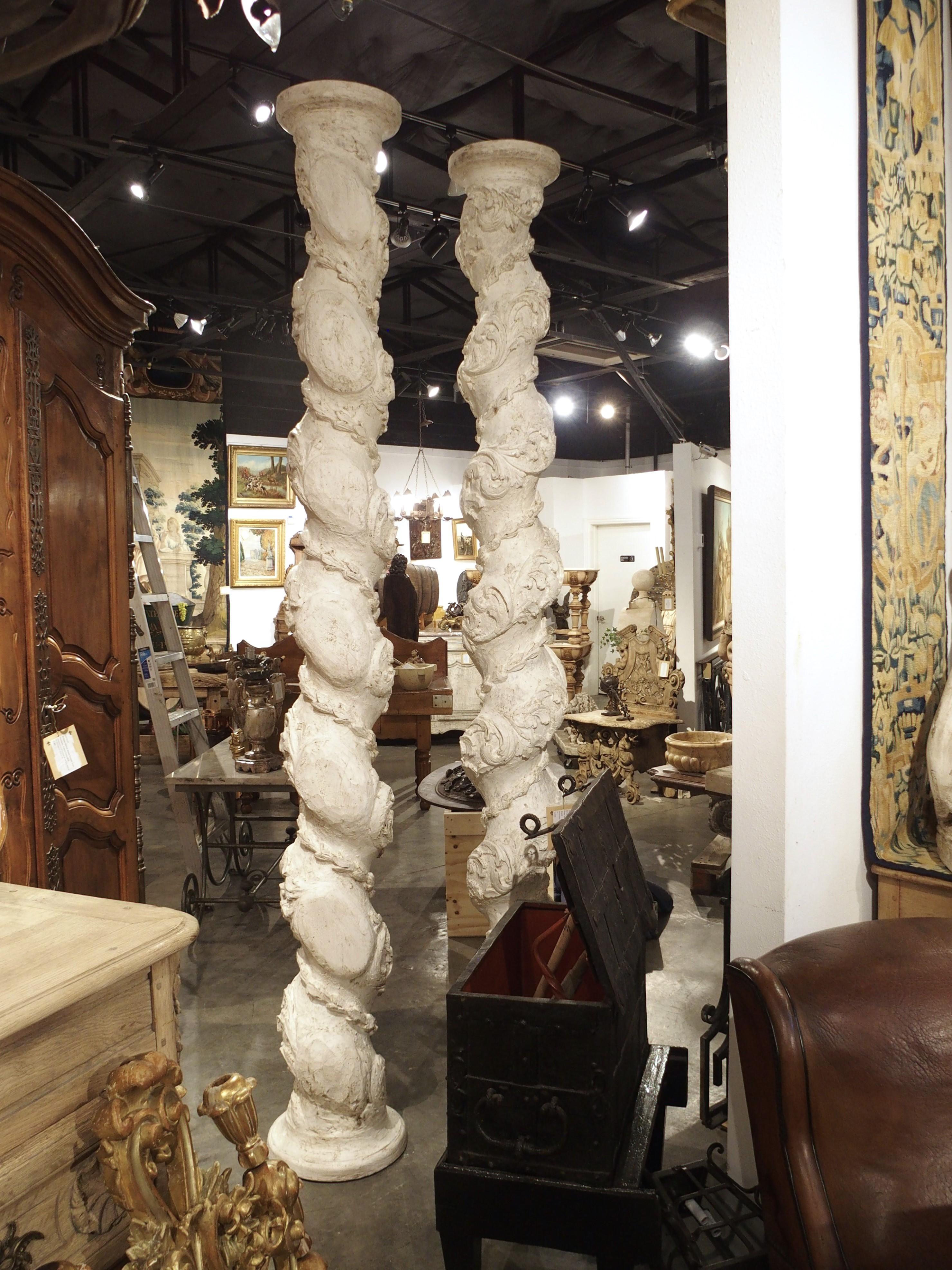 Pair of White Painted 110-Inch Tall 17th Century Solomonic Columns from Italy For Sale 3