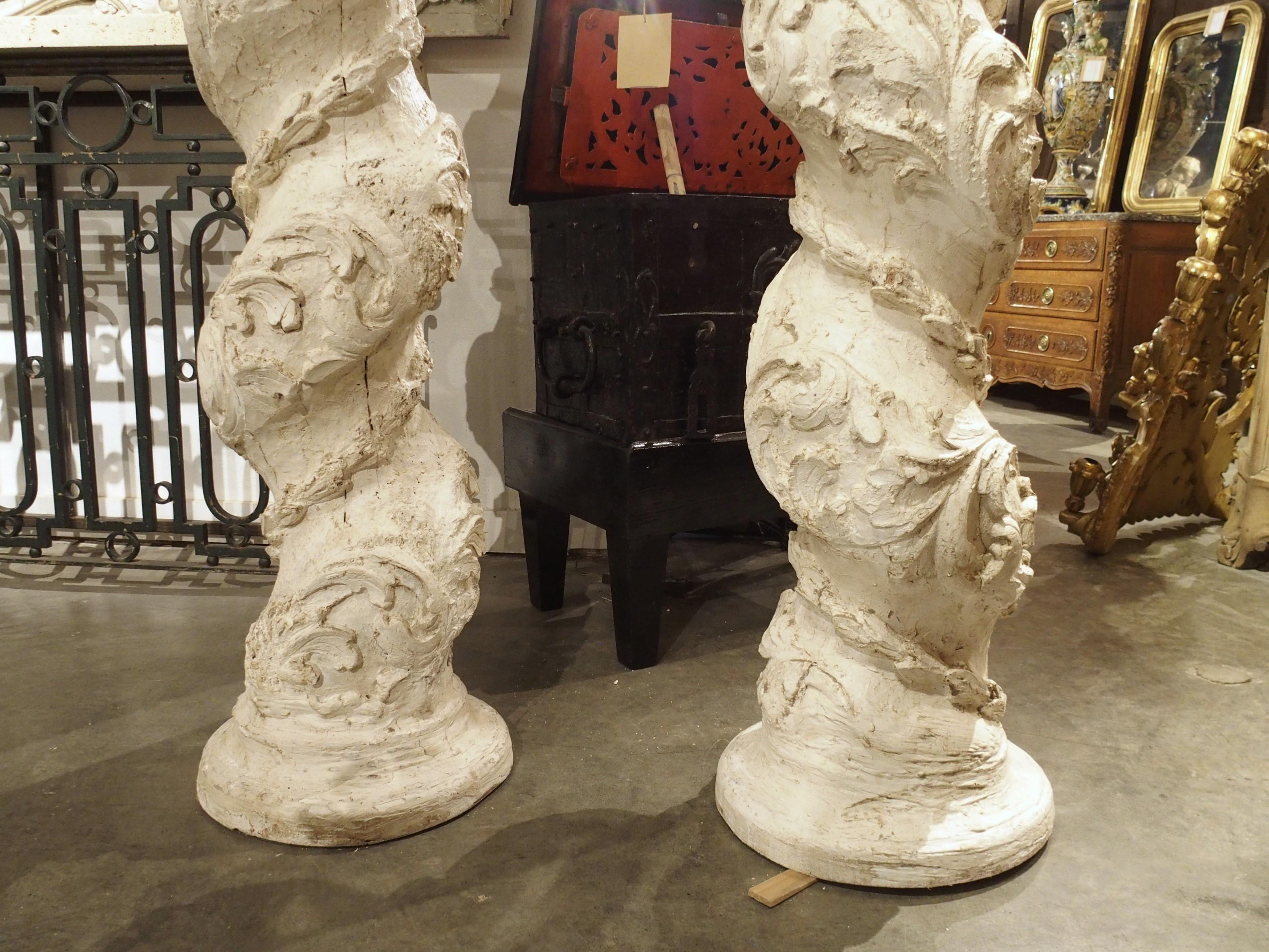 Pair of White Painted 110-Inch Tall 17th Century Solomonic Columns from Italy For Sale 5