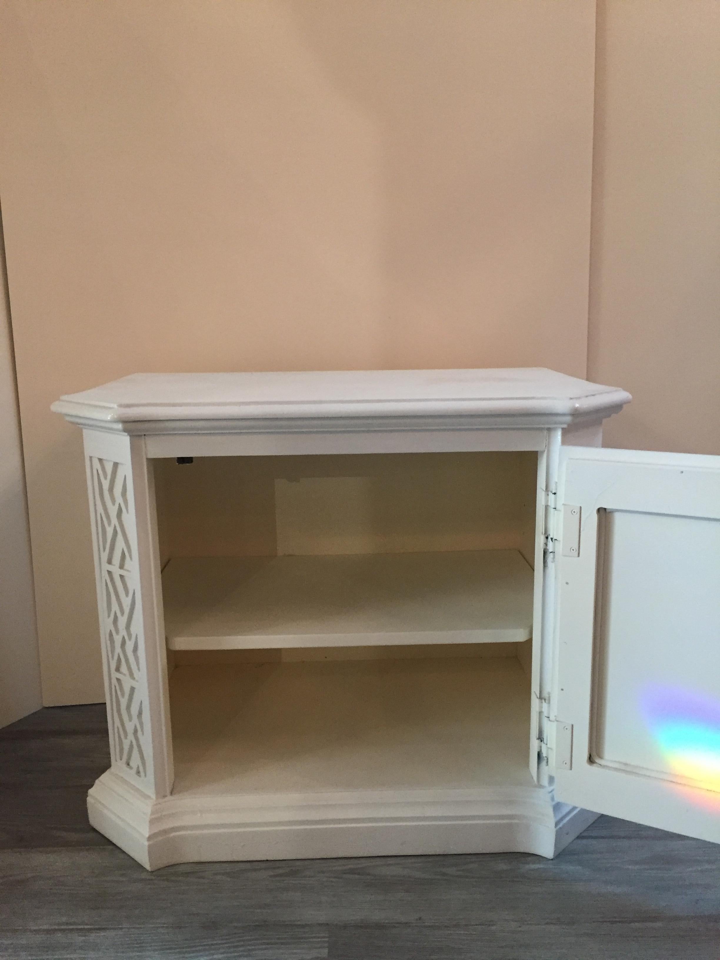 Pair of White Painted and Mirrored Glamorous Hollywood Regency Nightstands 1