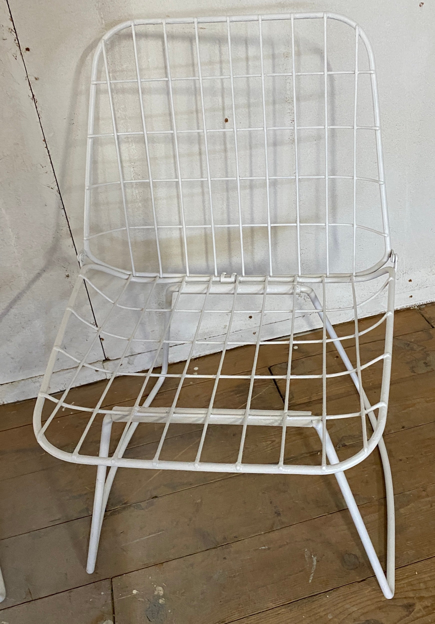 American Pair of White Painted Bertoia Style Side Chairs For Sale