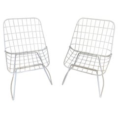 Coppia di sedie laterali in stile Bertoia dipinte di bianco