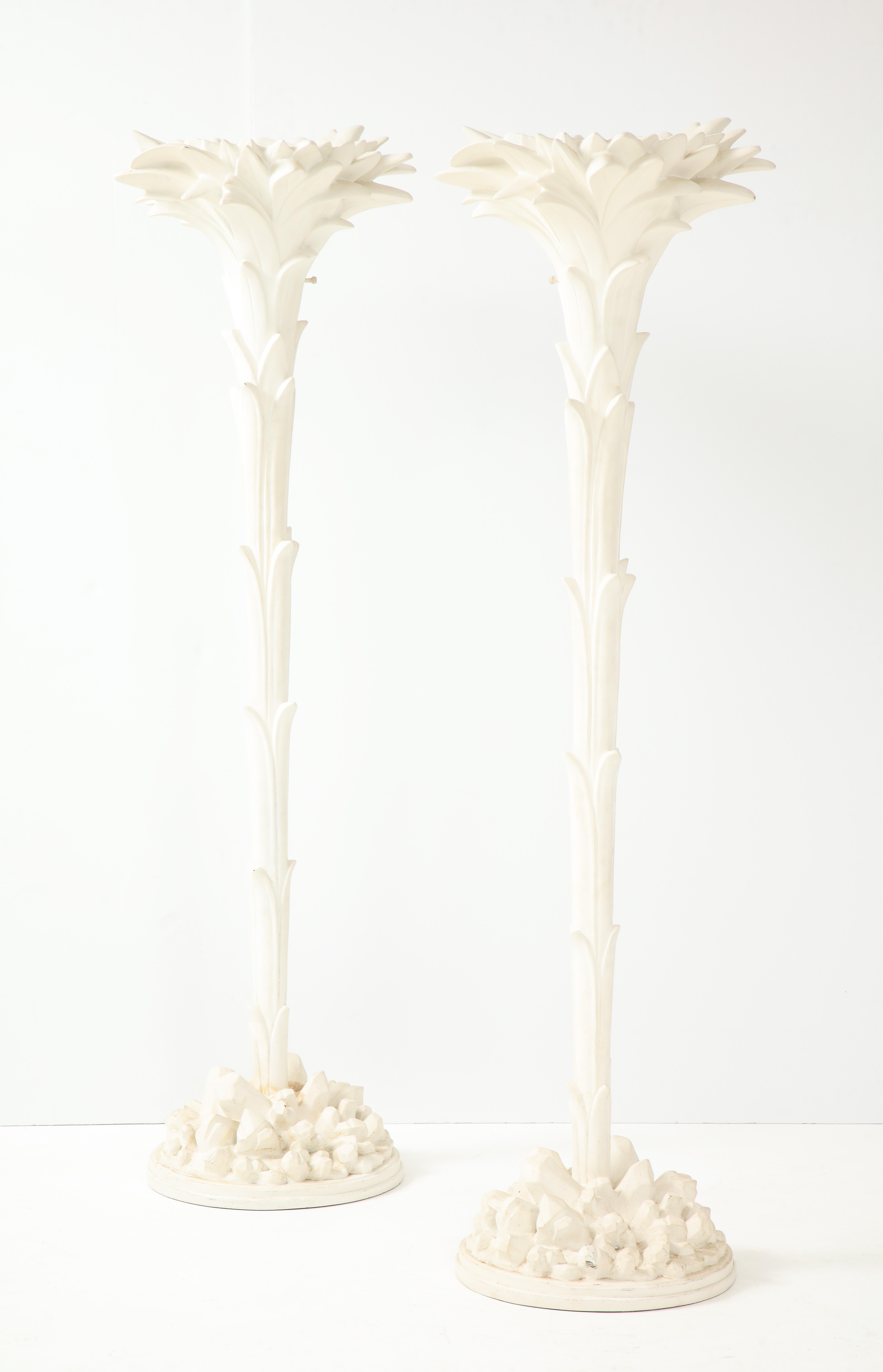 Ein Paar weiß lackierte Fackeln aus Glasfaser in der Art von Serge Roche.

   