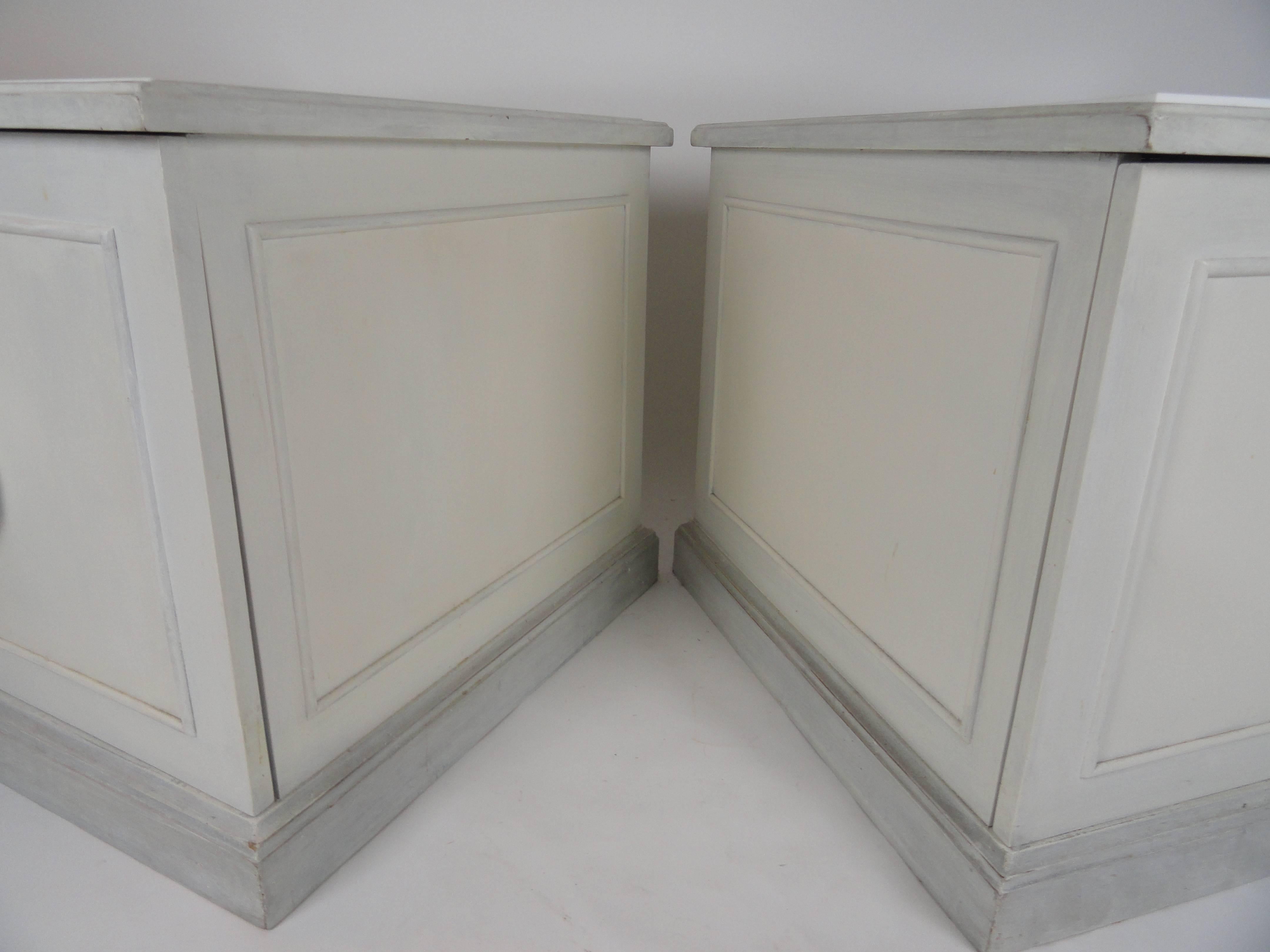 Pair of White Painted Side Tables For Sale 1