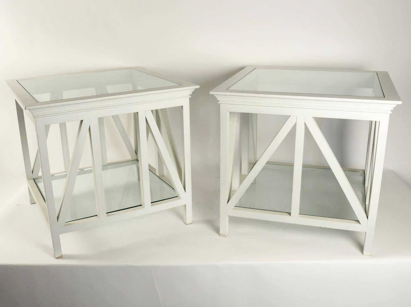 Pair of white painted sofa or night tables, circa 1990. Measures: H 62cm, L 66cm, P 66 cm.