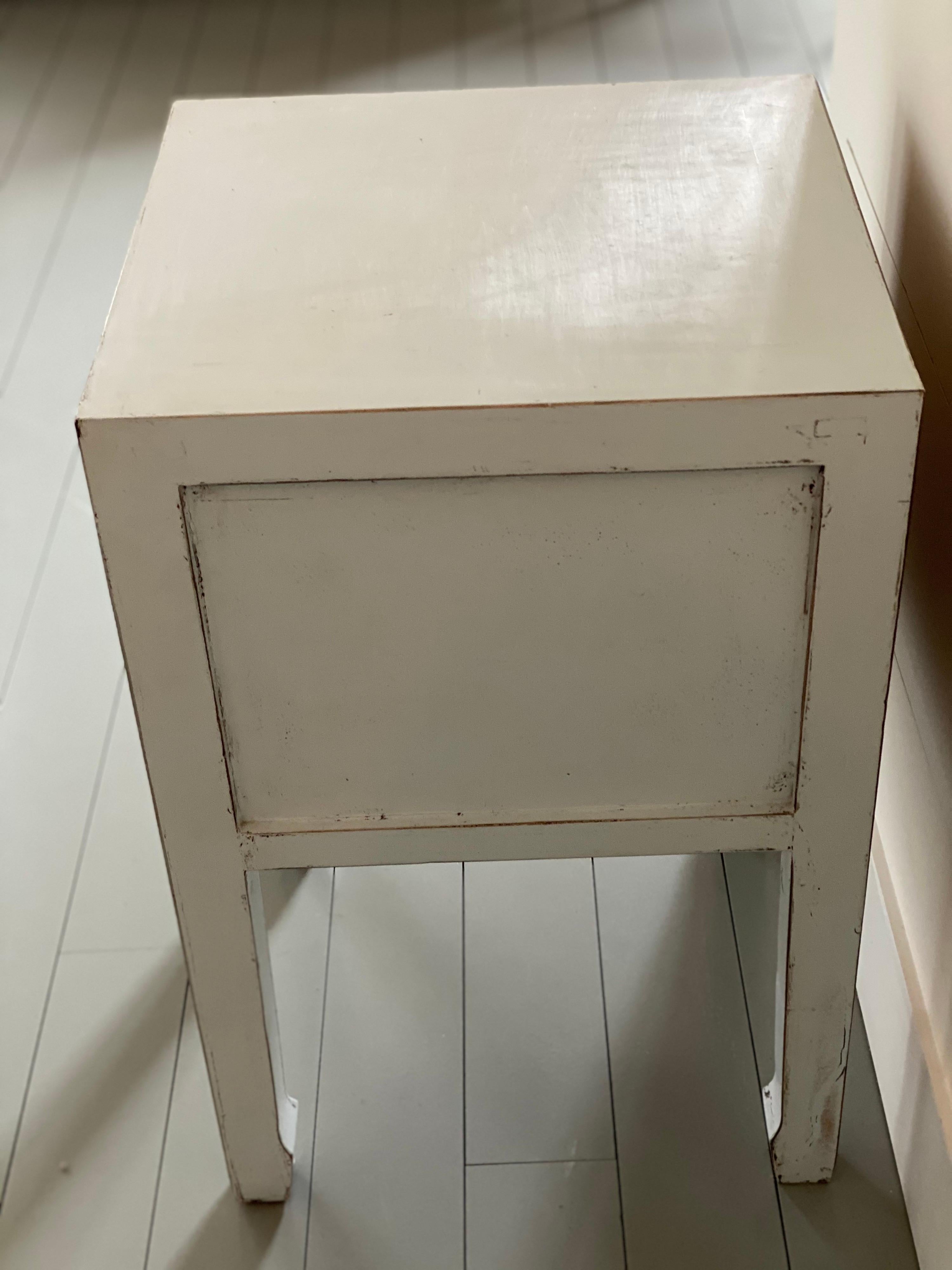 Unknown Pair of White Painted Two Drawer Chinese Style End Tables For Sale