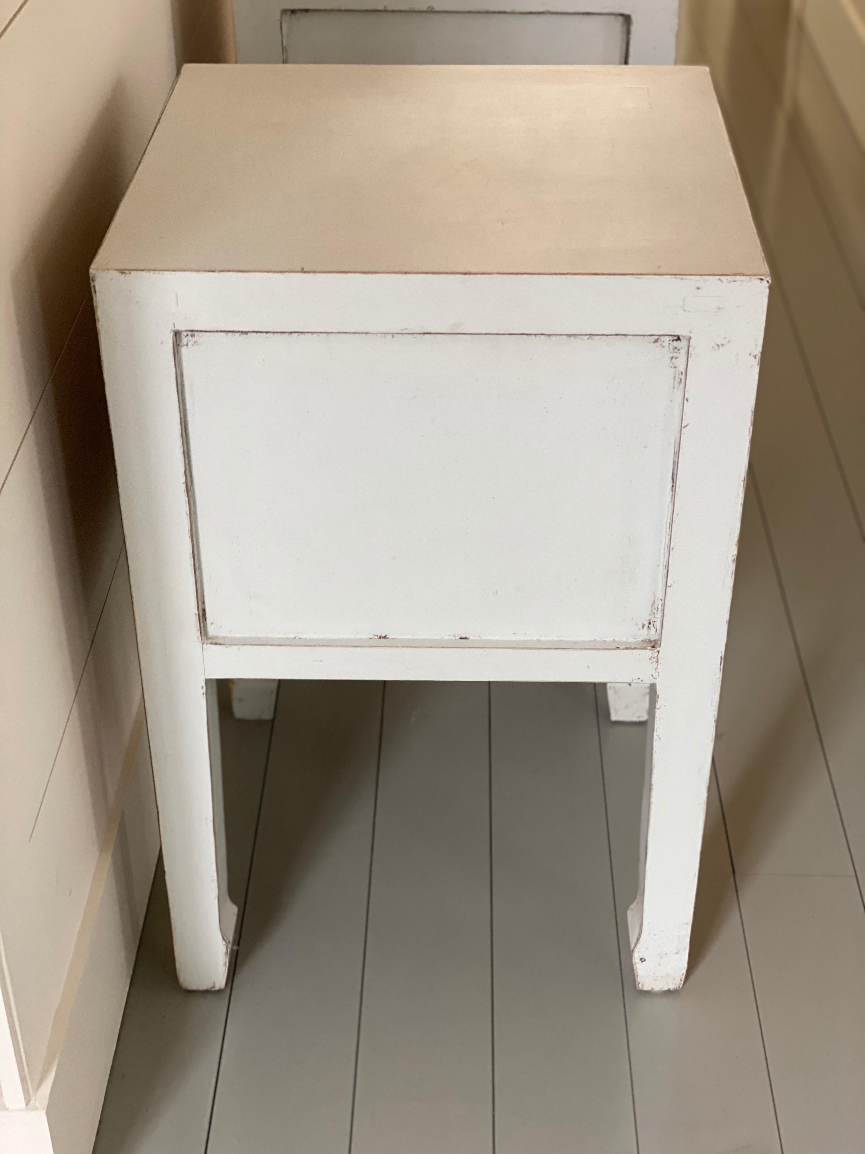 Pair of White Painted Two Drawer Chinese Style End Tables For Sale 1