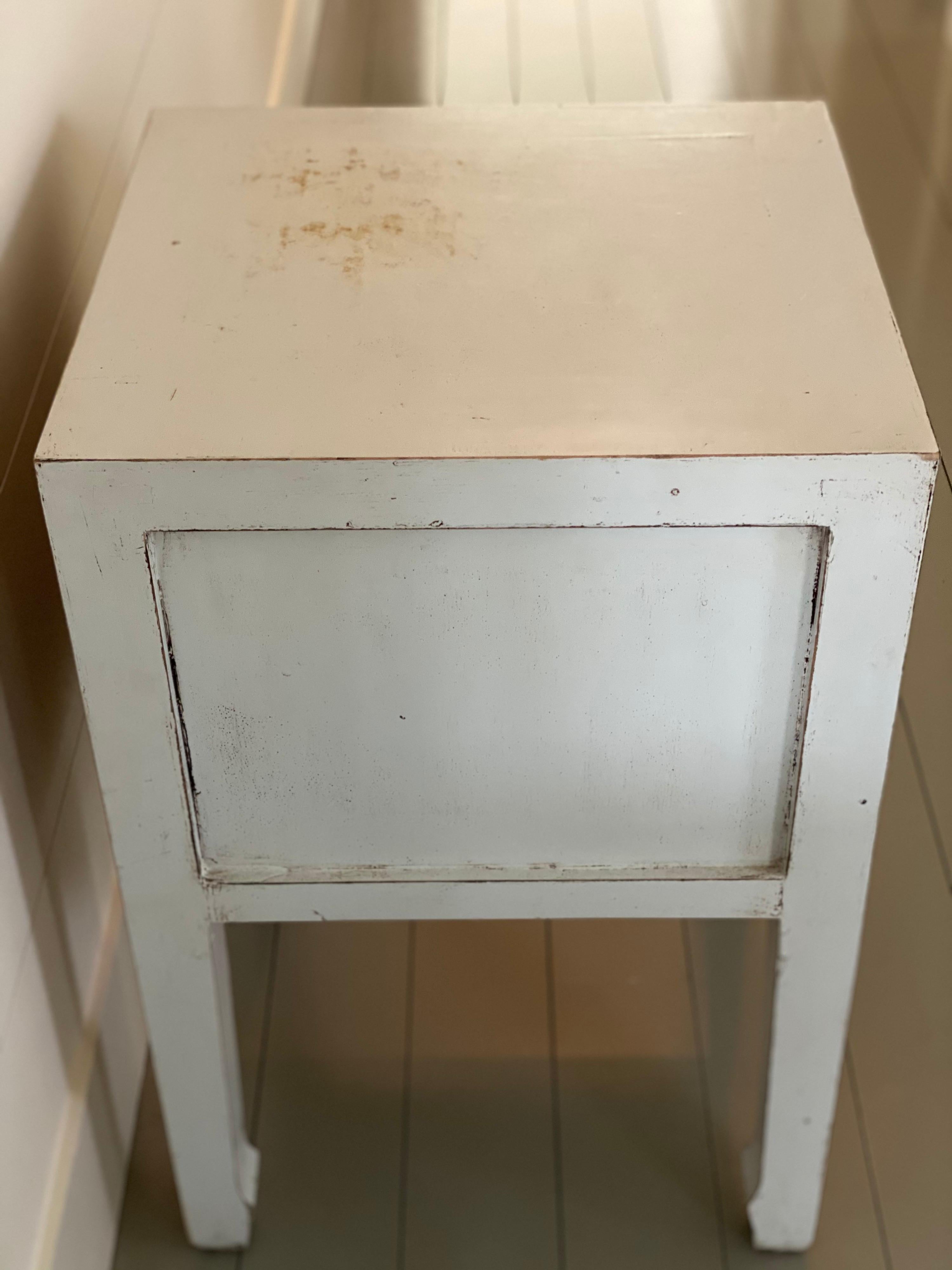 Pair of White Painted Two Drawer Chinese Style End Tables For Sale 2