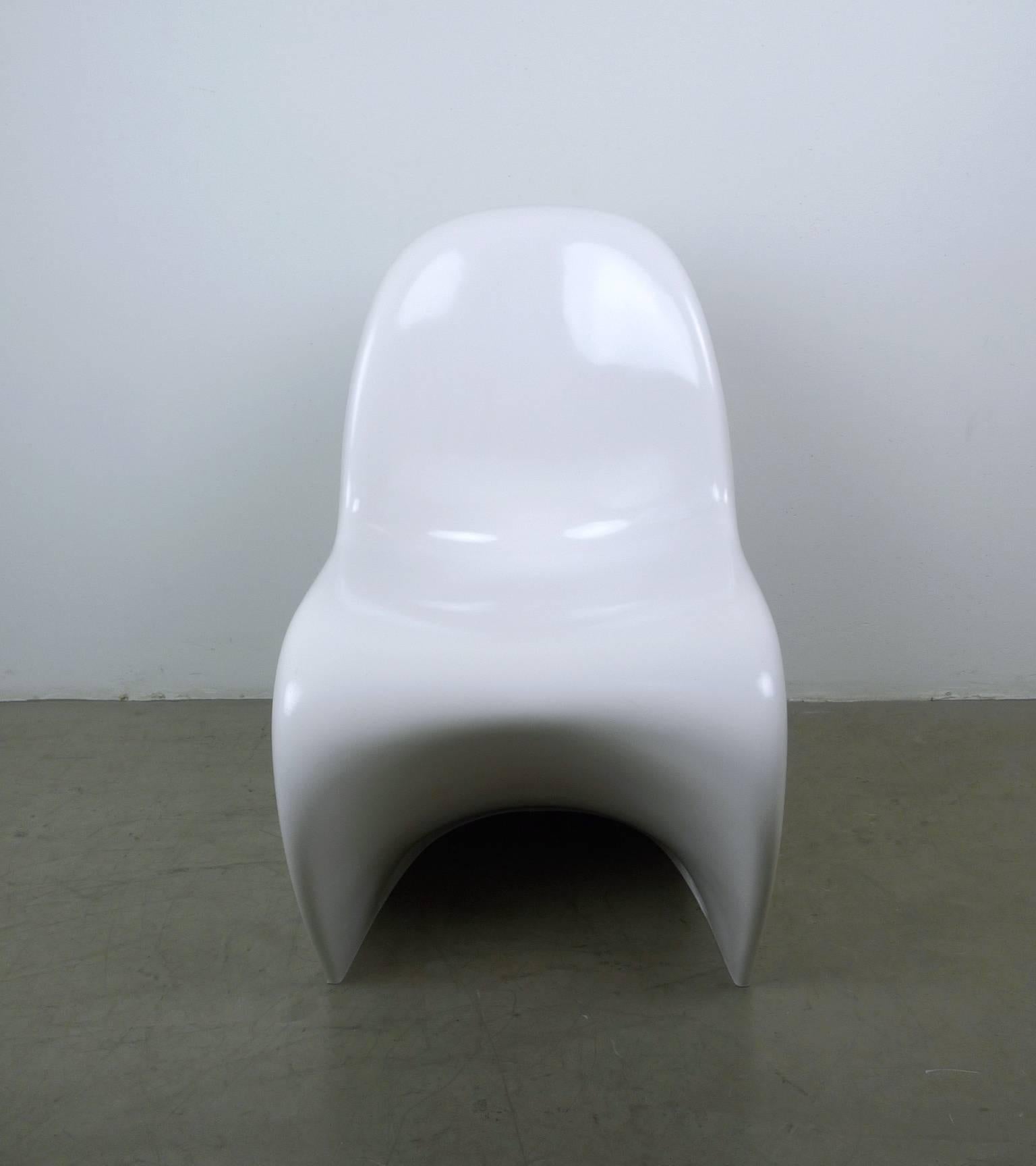 Pair of White Panton Chairs by Verner Panton for Fehlbau from 1971 and 1972 For Sale 3