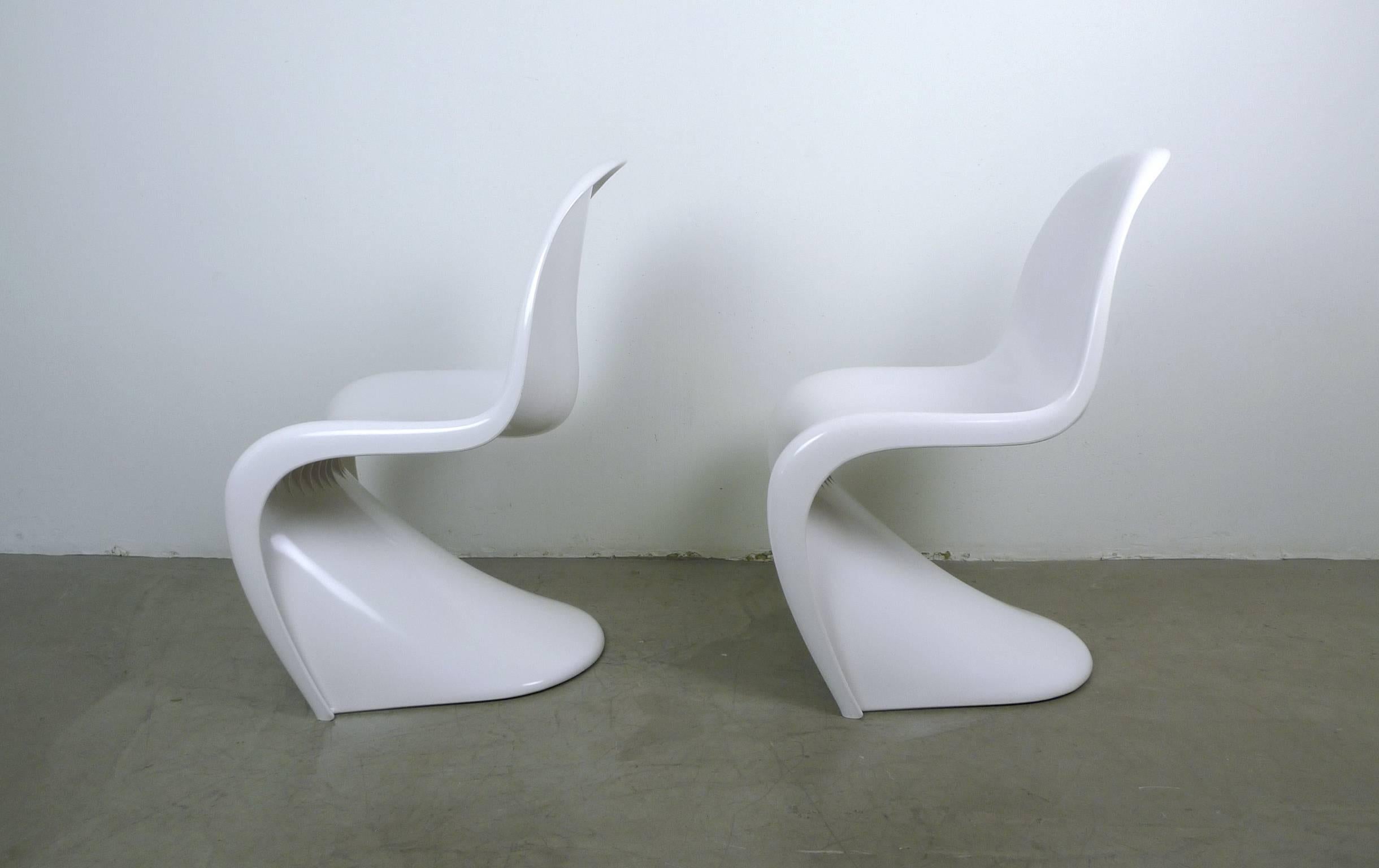 Space Age Pair of White Panton Chairs by Verner Panton for Fehlbau from 1971 and 1972 For Sale