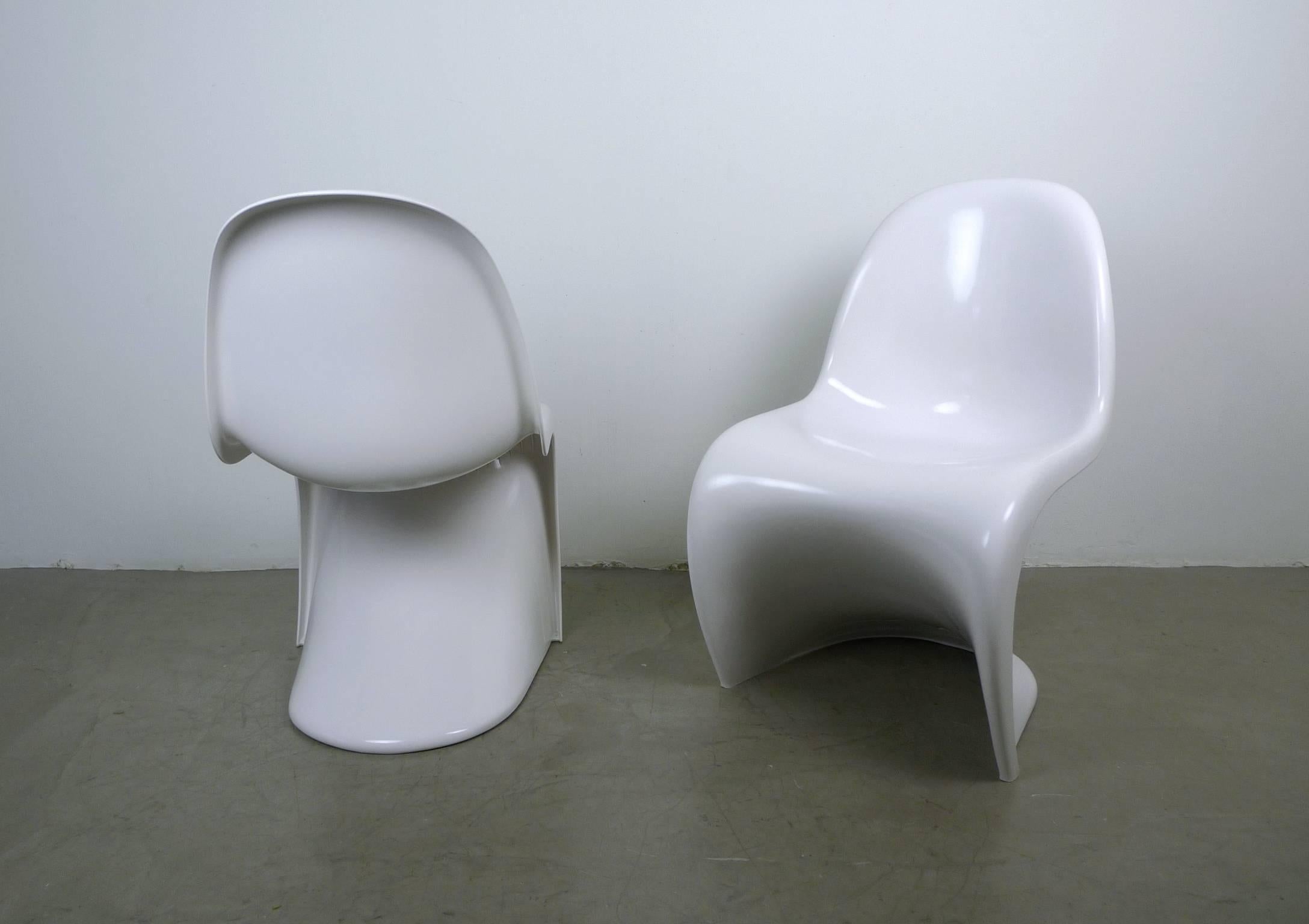 German Pair of White Panton Chairs by Verner Panton for Fehlbau from 1971 and 1972 For Sale