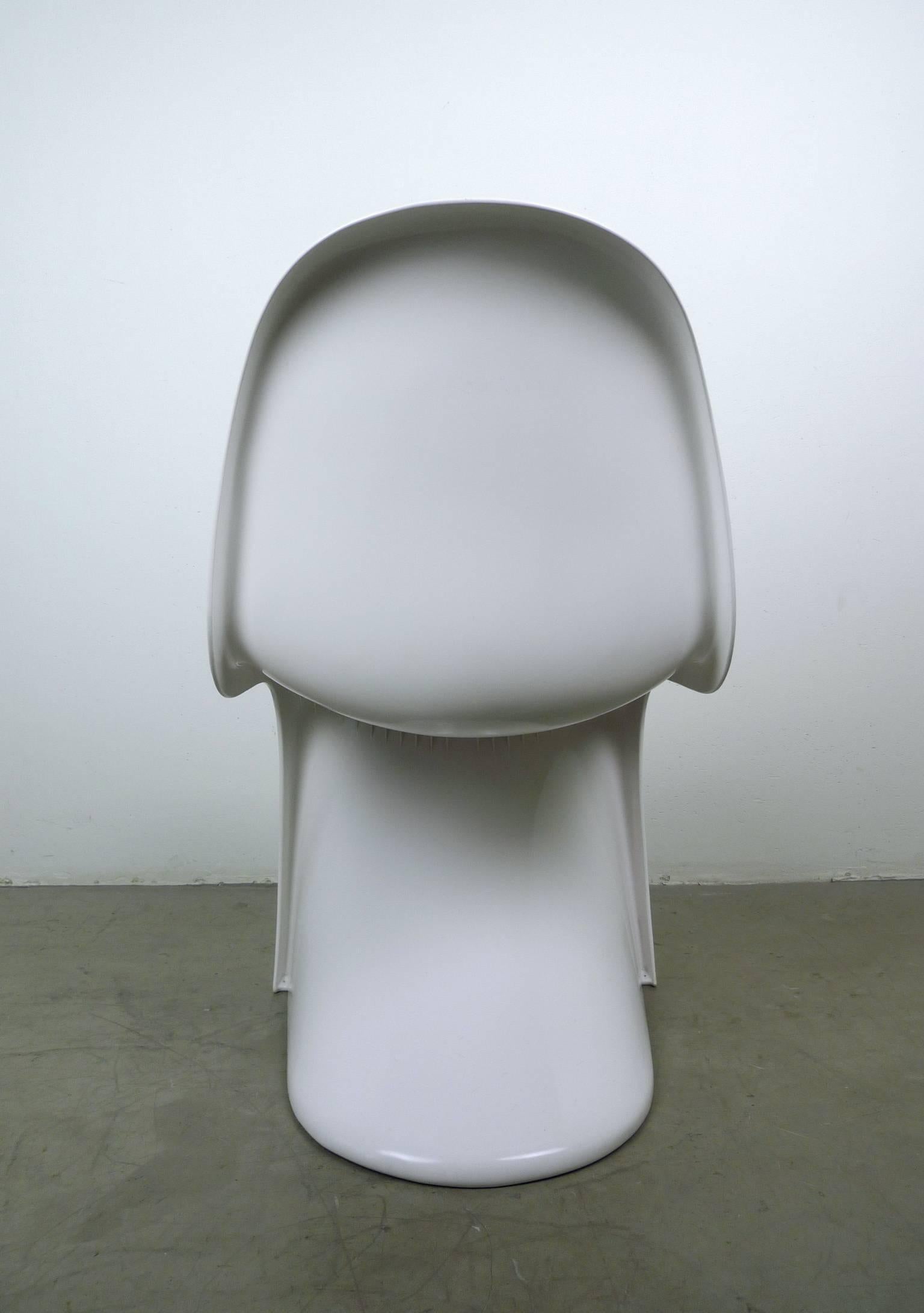 Pair of White Panton Chairs by Verner Panton for Fehlbau from 1971 and 1972 For Sale 1