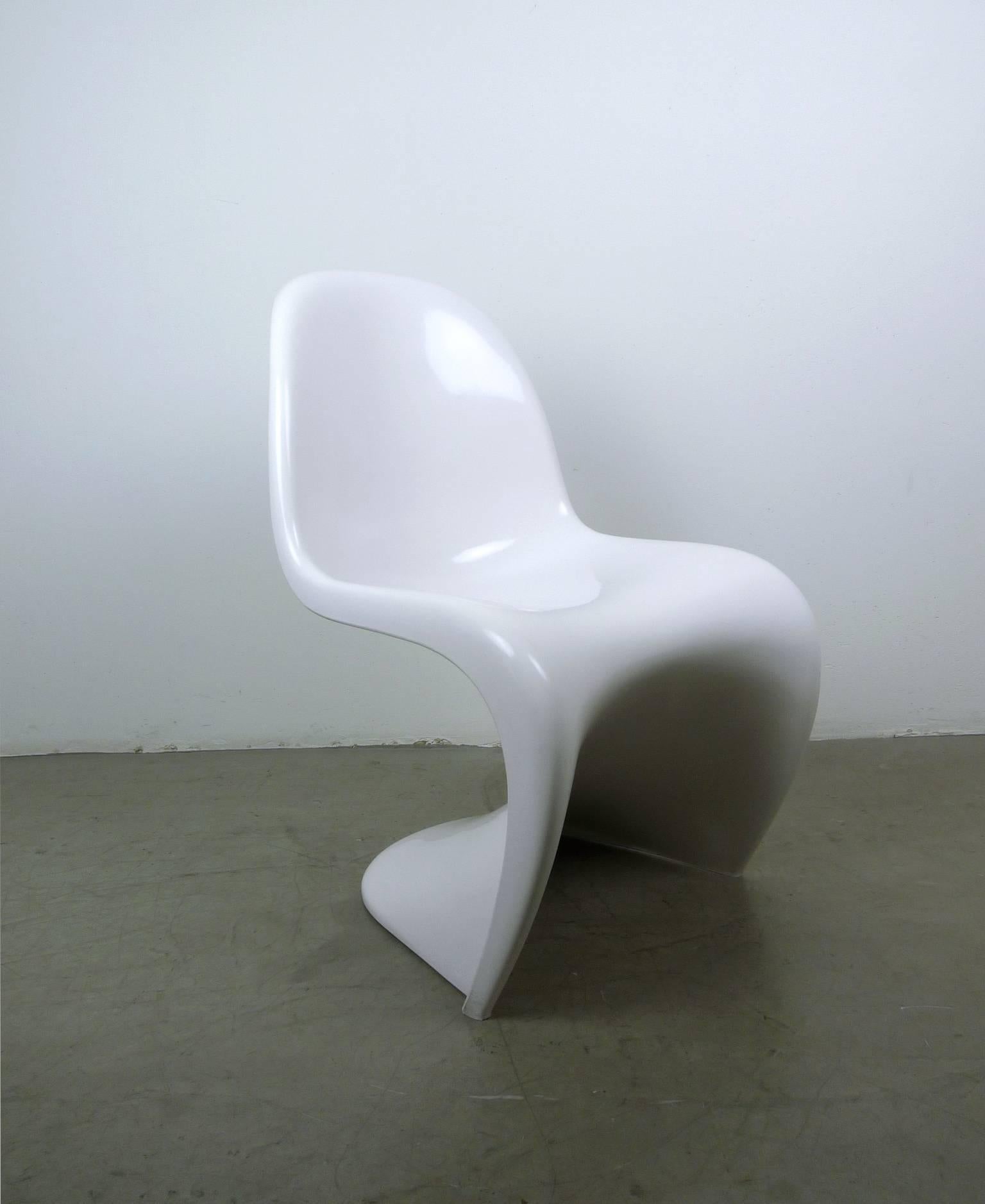 Pair of White Panton Chairs by Verner Panton for Fehlbau from 1971 and 1972 For Sale 2
