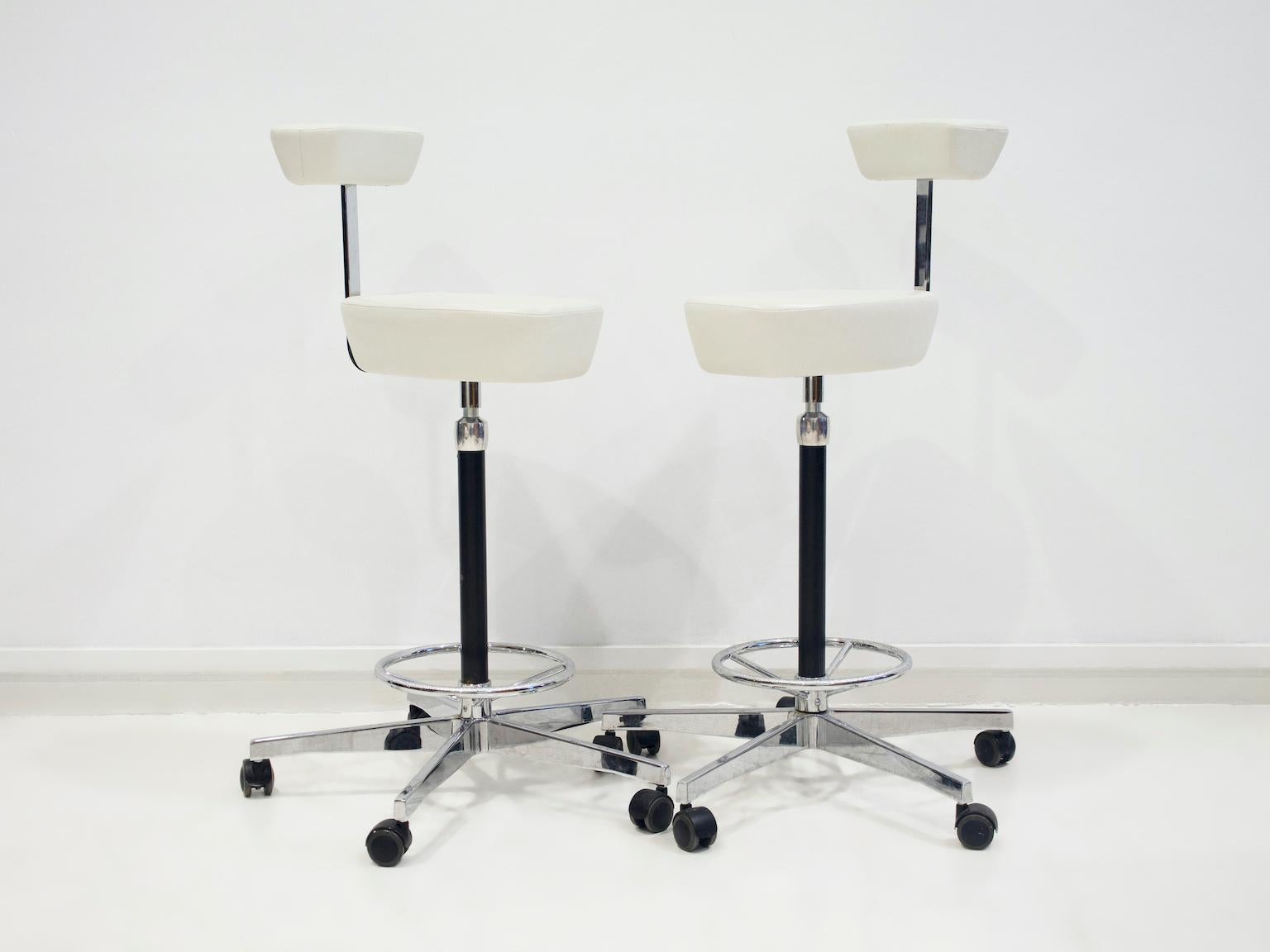 Mid-Century Modern Paire de chaises en perches blanches de George Nelson pour Vitra en vente