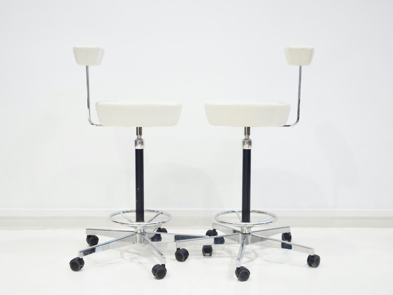 Mid-Century Modern Pair of White Perch Chairs by George Nelson for Vitra For Sale