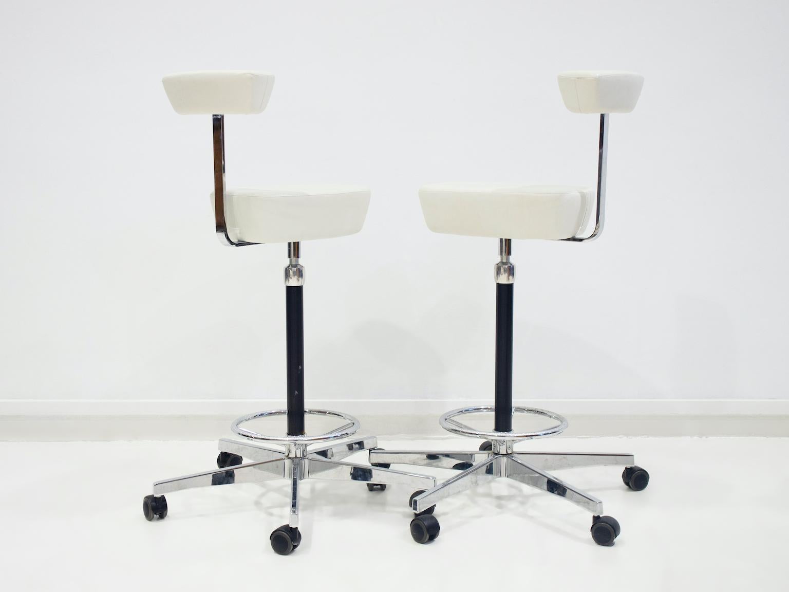 Mid-Century Modern Pair of White Perch Chairs by George Nelson for Vitra For Sale