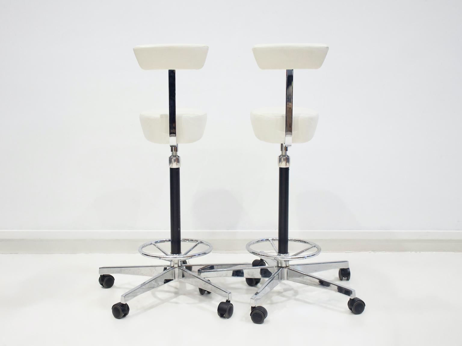 Pair of White Perch Chairs by George Nelson for Vitra In Good Condition For Sale In Madrid, ES
