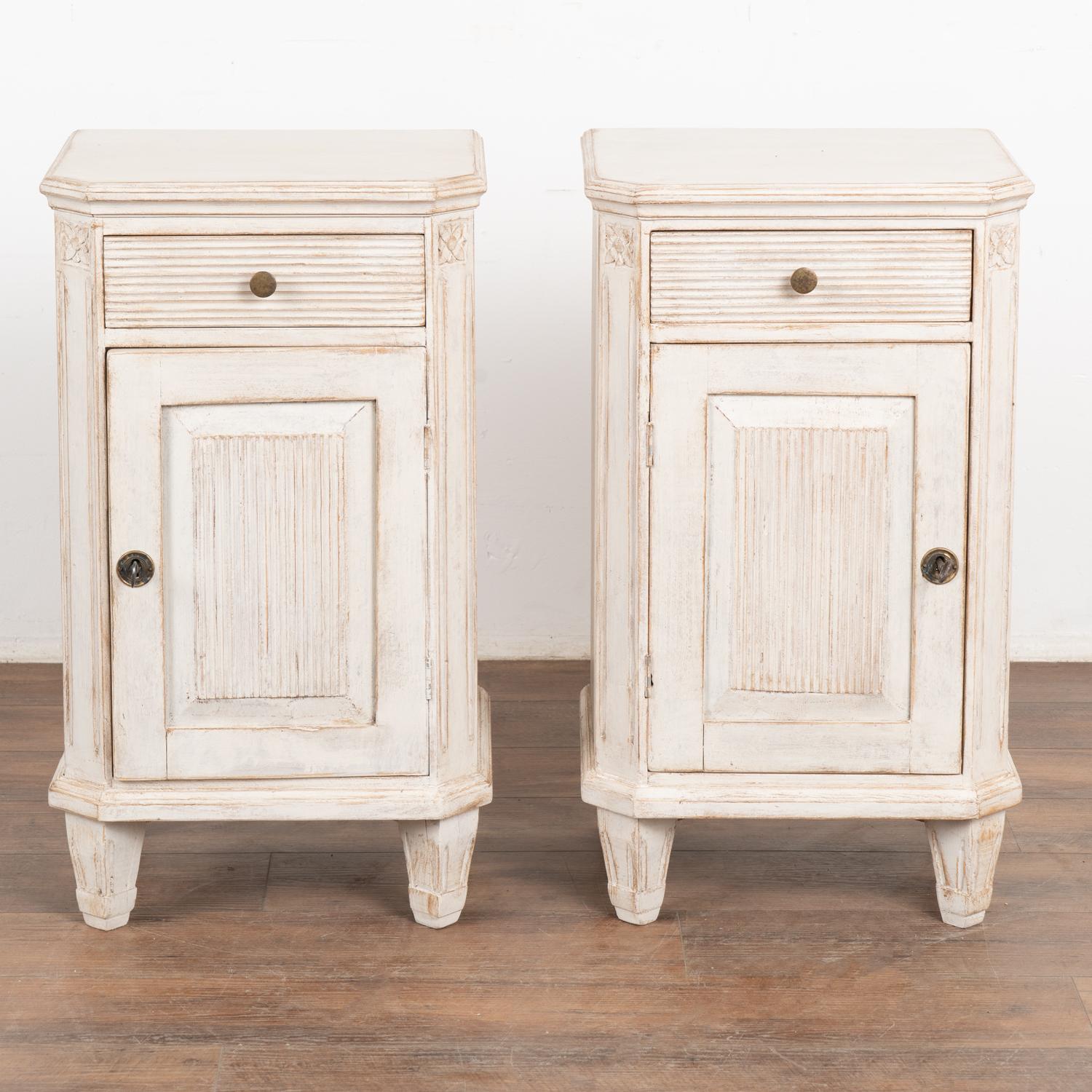 Swedish Pair of White Pine Nightstands Small Cabinets, Sweden circa 1900 For Sale