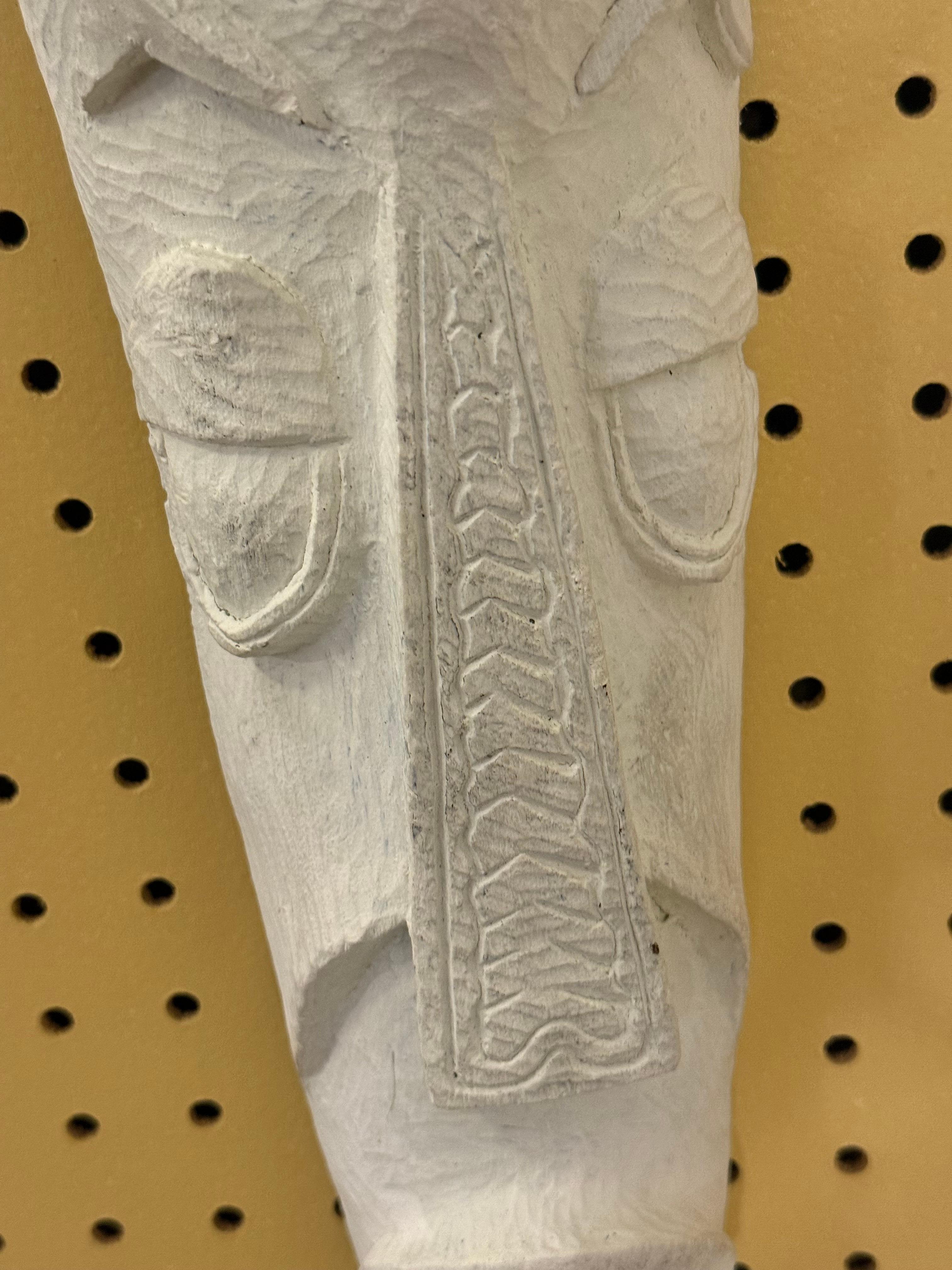 Pair of White Plaster Textured Wall Mexican Masks In Good Condition For Sale In Pasadena, CA