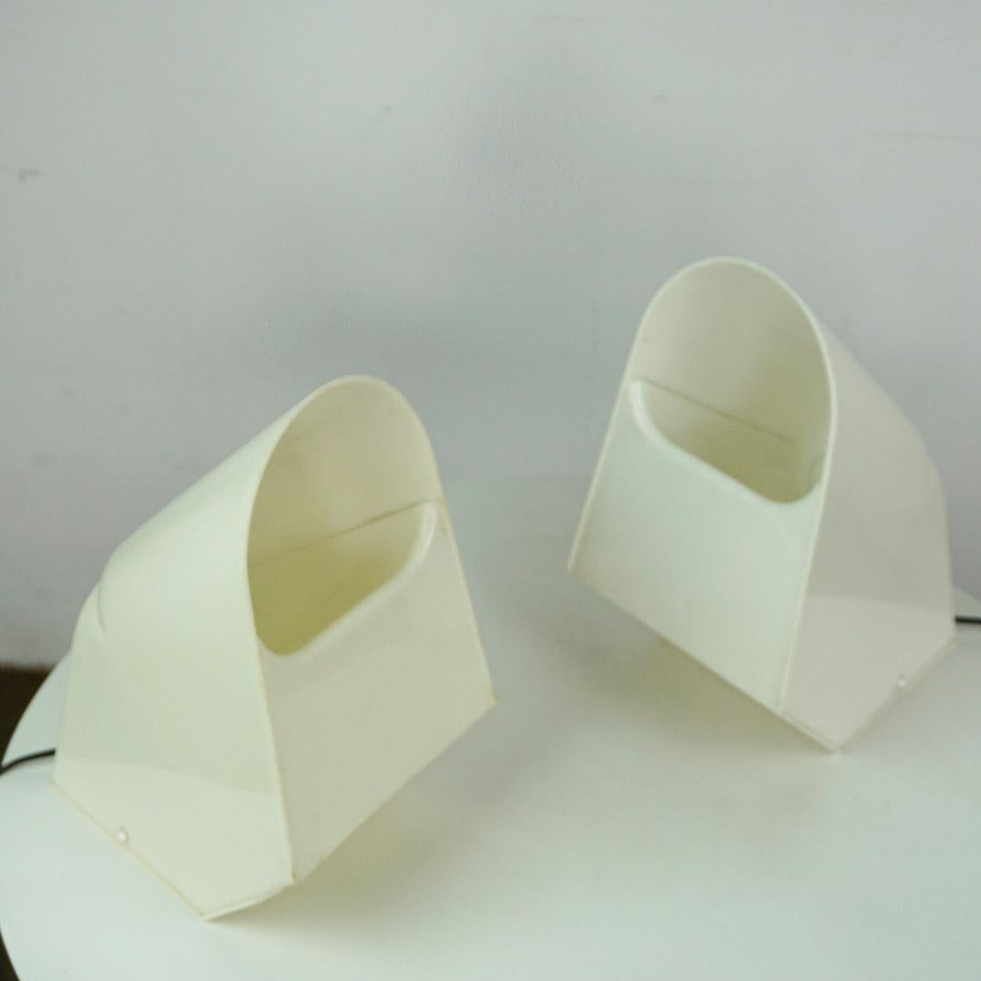 Ère spatiale Paire de lampes de bureau en plastique blanc de Cini Boeri pour Stilnovo, Italie en vente