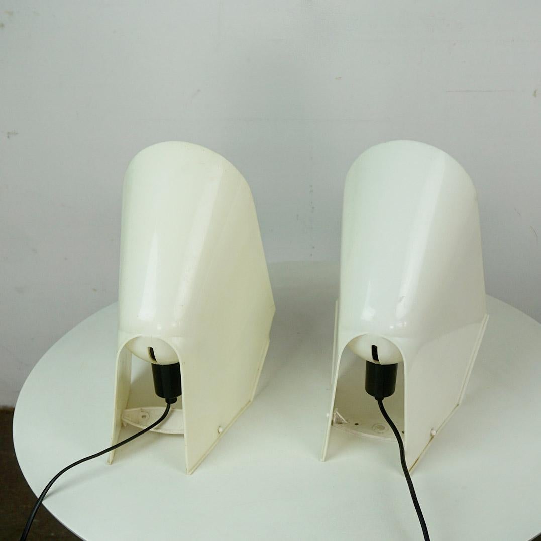 italien Paire de lampes de bureau en plastique blanc de Cini Boeri pour Stilnovo, Italie en vente