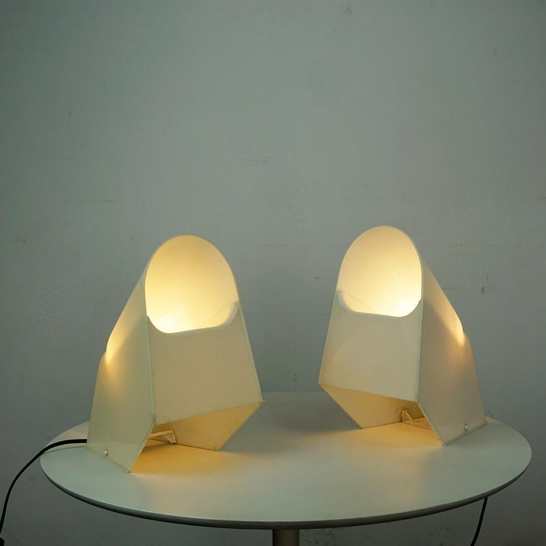 Paire de lampes de bureau en plastique blanc de Cini Boeri pour Stilnovo, Italie Bon état - En vente à Vienna, AT