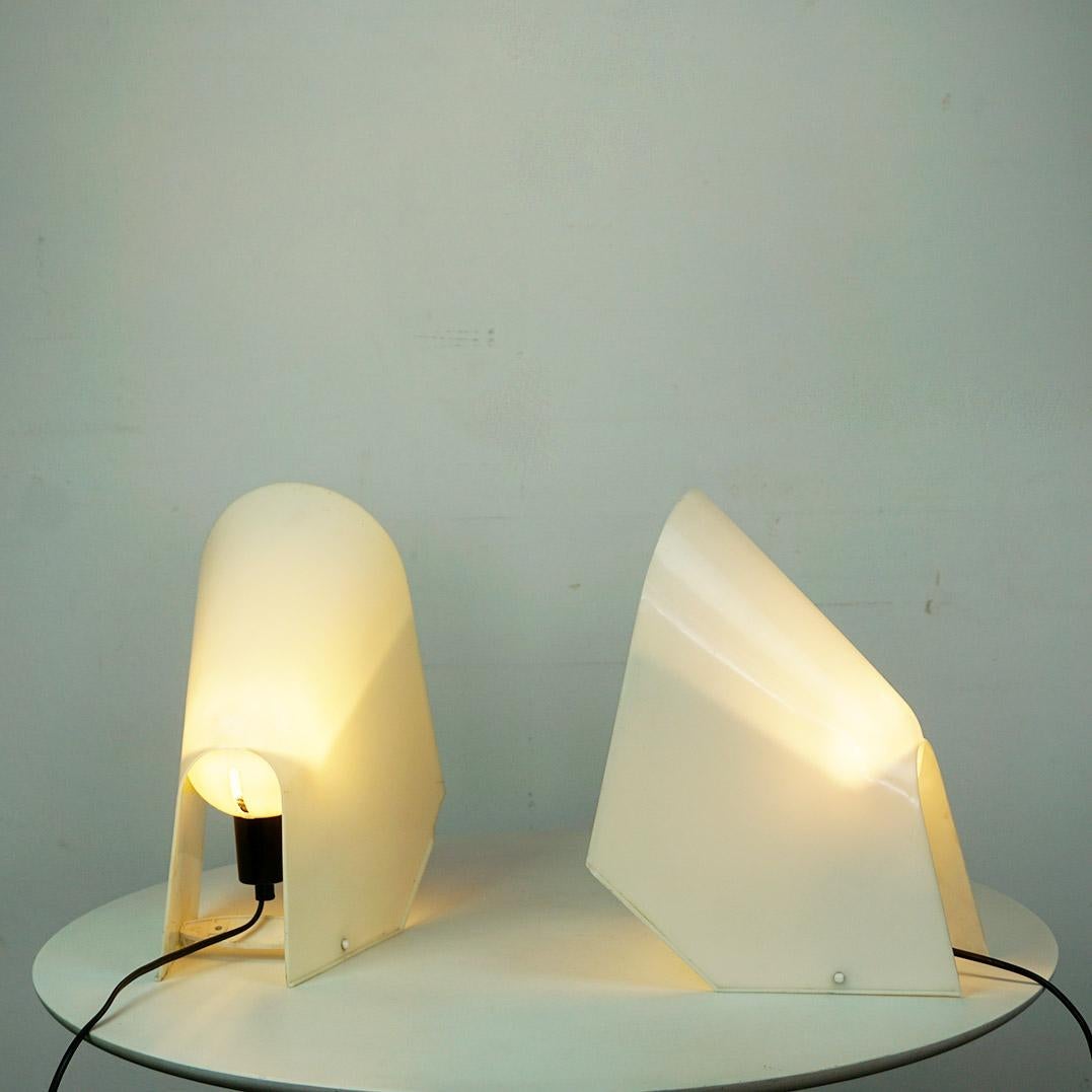 Fin du 20e siècle Paire de lampes de bureau en plastique blanc de Cini Boeri pour Stilnovo, Italie en vente