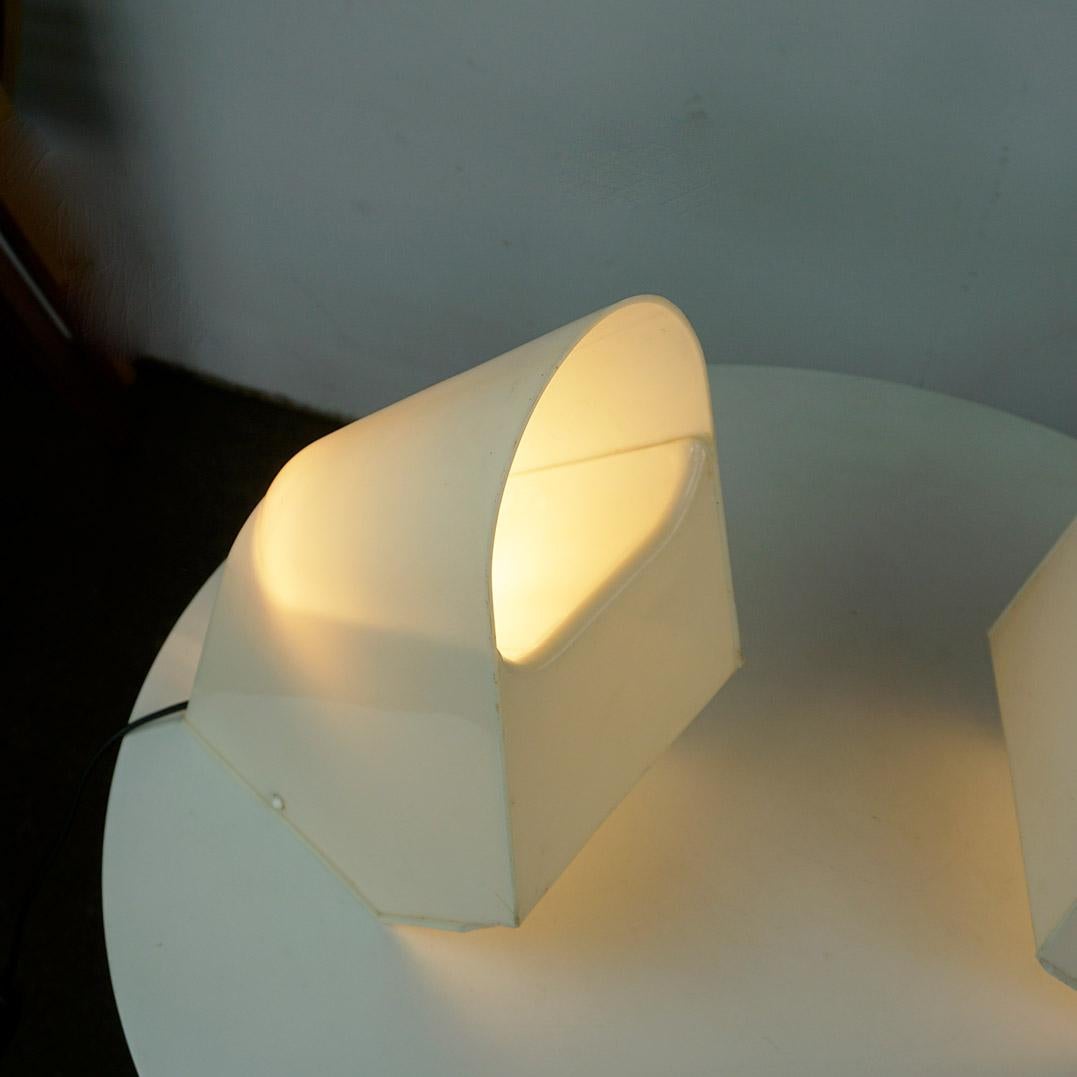 Paire de lampes de bureau en plastique blanc de Cini Boeri pour Stilnovo, Italie en vente 1