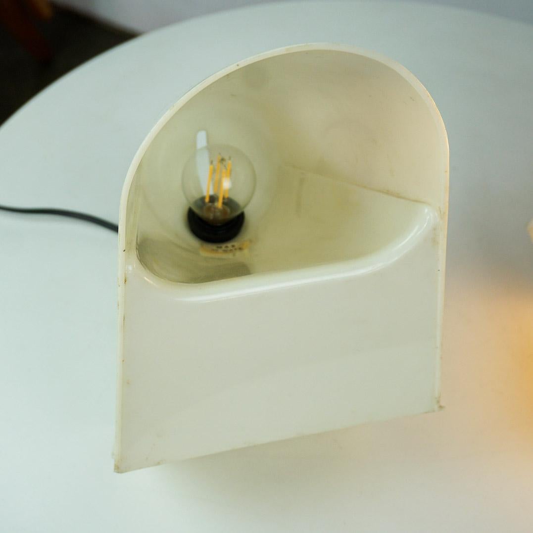 Paire de lampes de bureau en plastique blanc de Cini Boeri pour Stilnovo, Italie en vente 2