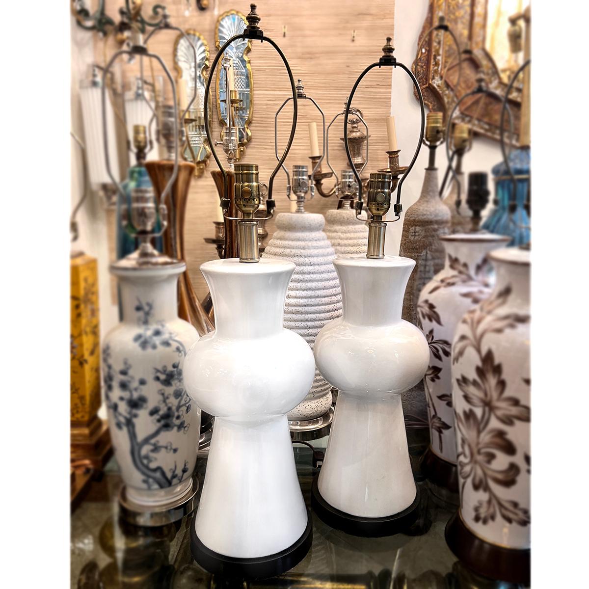 Lampes en porcelaine blanche de Whiting en vente 1
