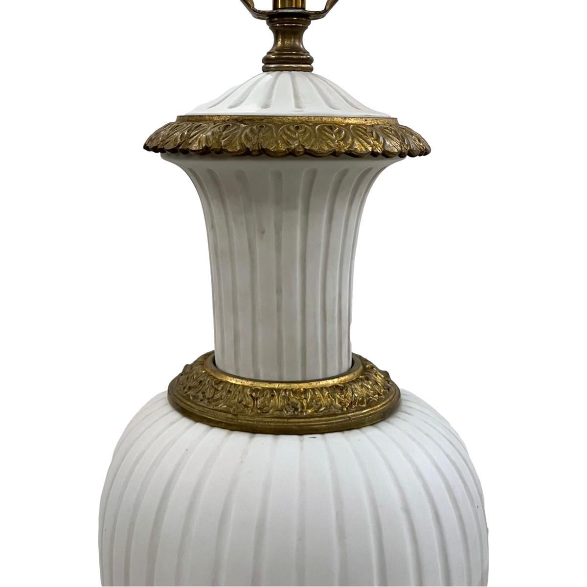 Pair of White Porcelain Table Lamps In Good Condition For Sale In New York, NY