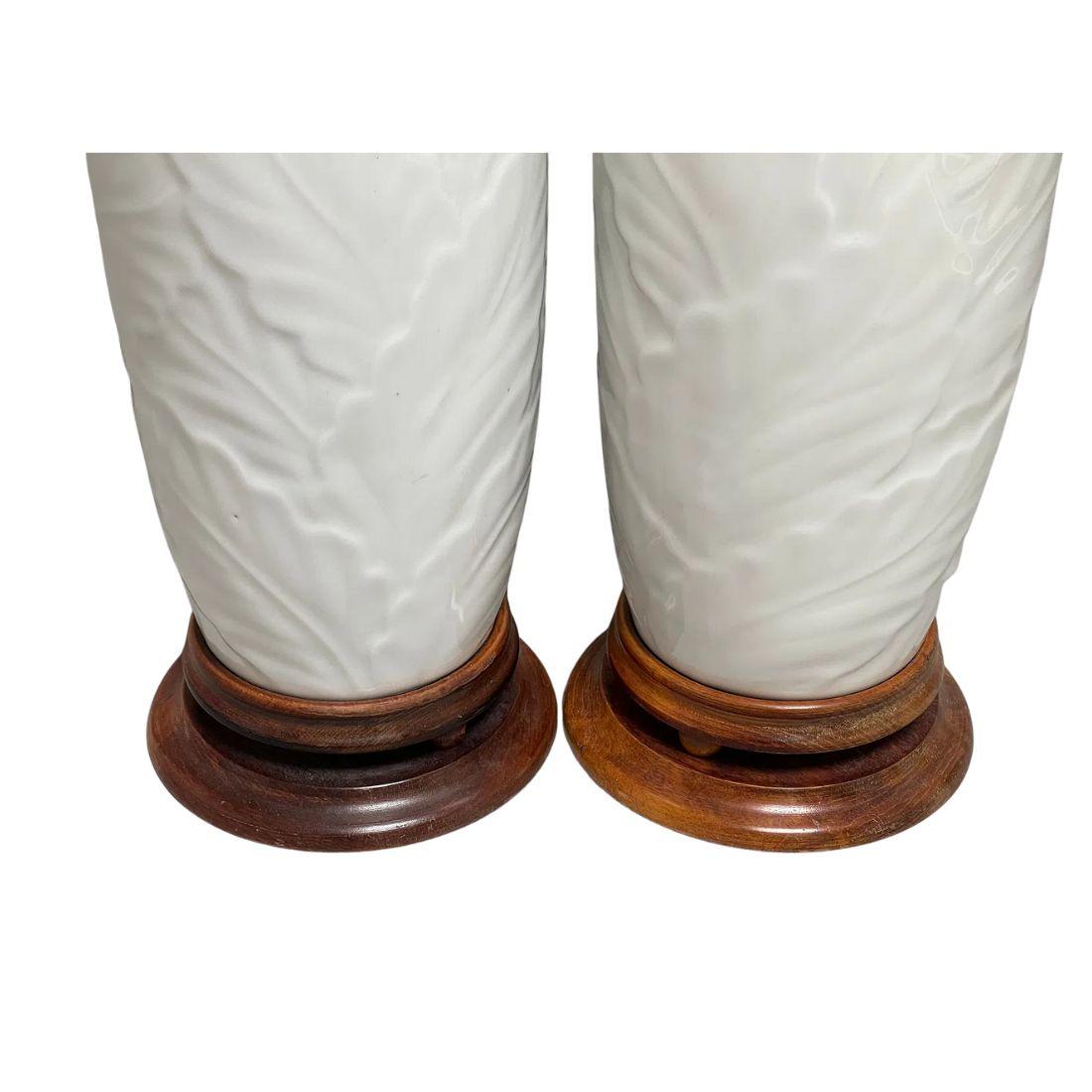 20ième siècle Pair of White Porcelain Table Lamps in Palm Leaf Relief en vente
